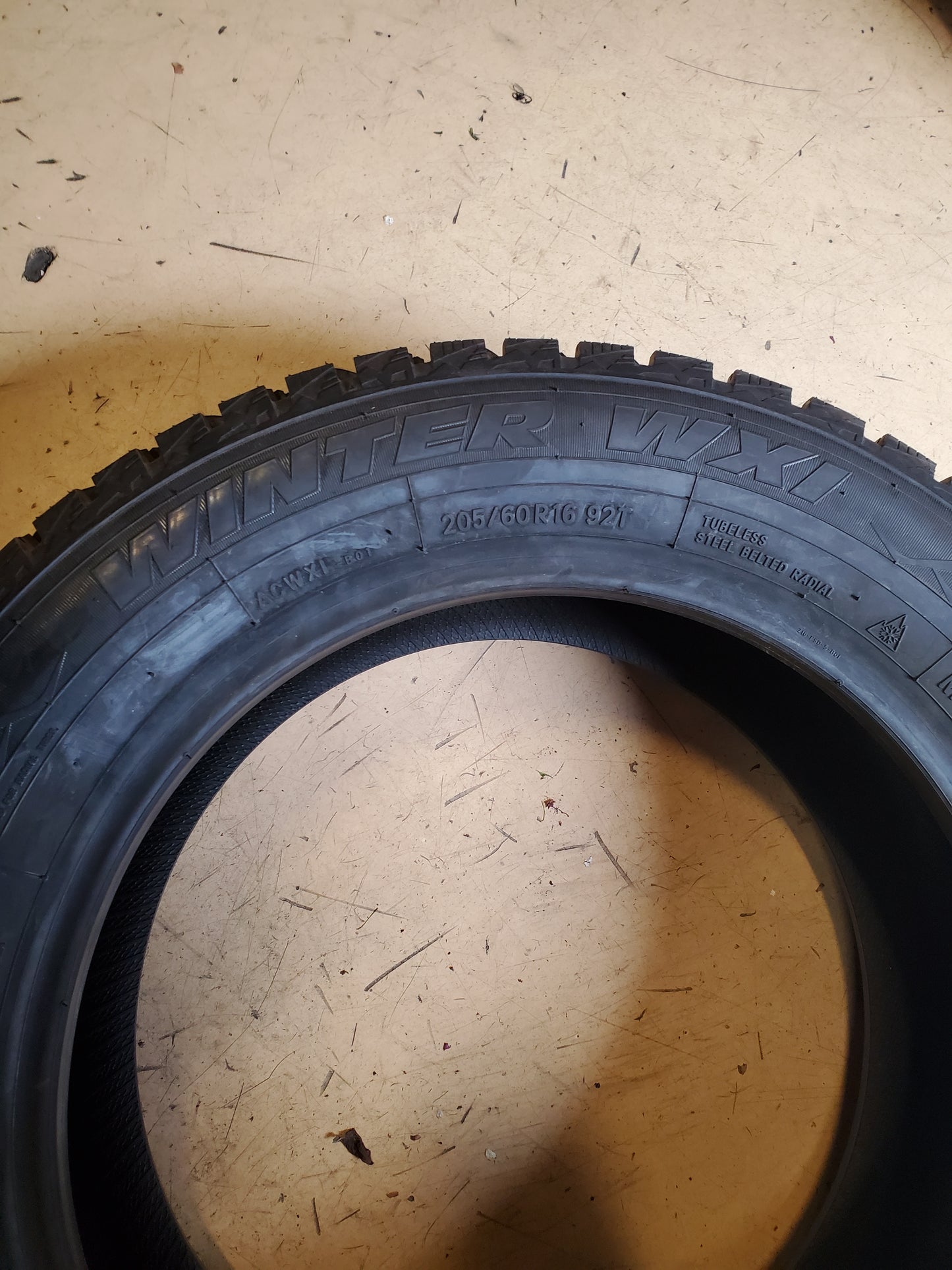 VANGUARD ARCTIC CLAW WXI BSW P 205 60 16 92T WINTER TIRE ARC51