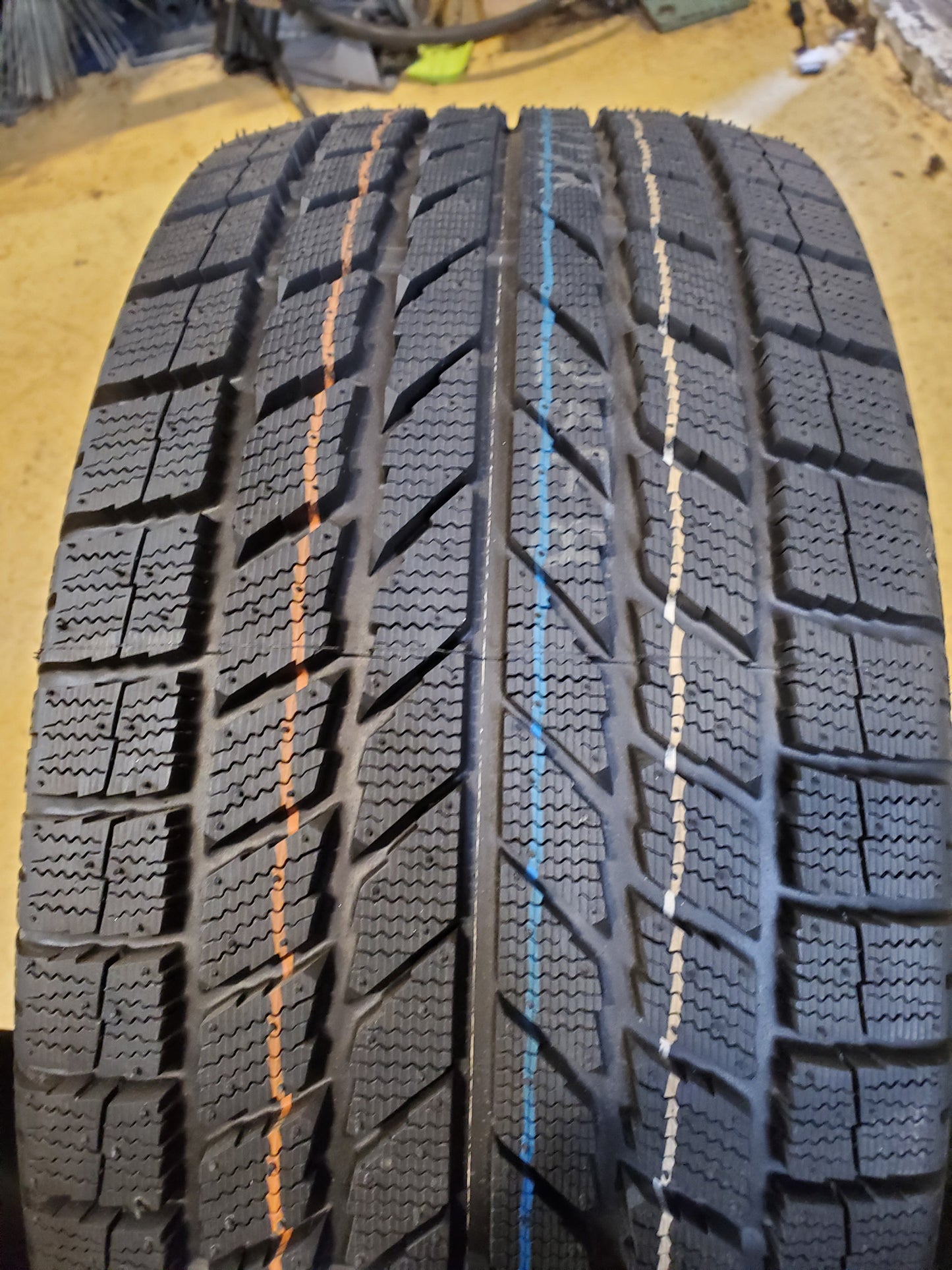 NOS TOYO OBSERVE GARIT KX BSW P 235 45 17 97H WINTER TIRE 149620