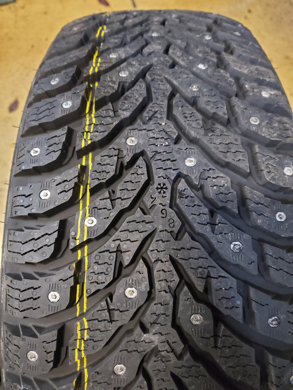 NOKIAN NORDMAN NORTH 9 STUDDED BSW P 215 55 17 98T XL WINTER TIRE T432905