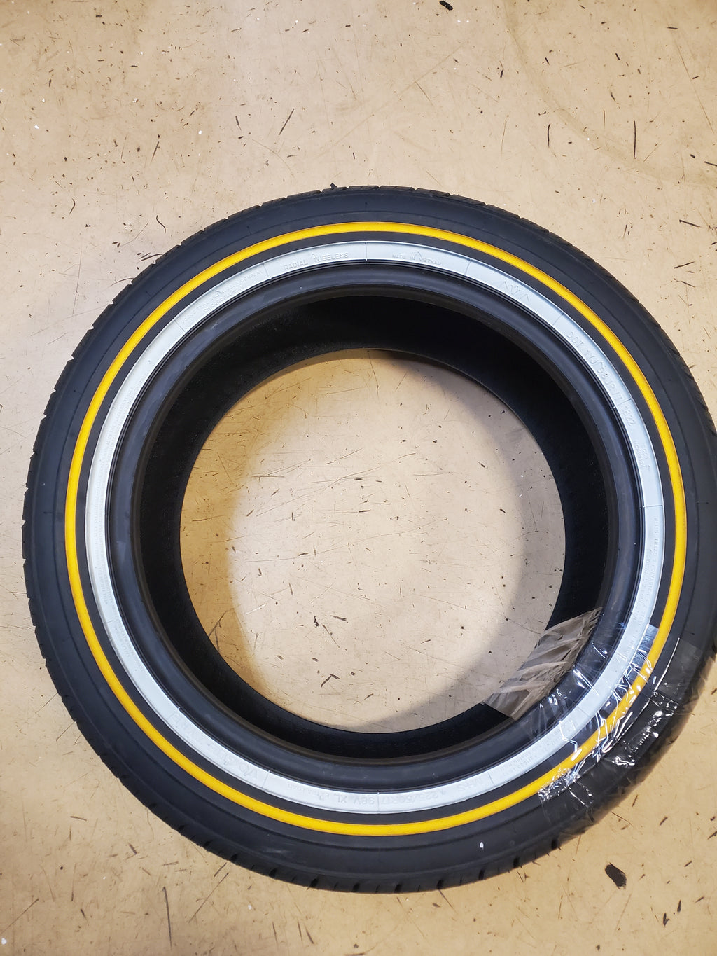 2 VOGUE CUSTOM BUILT RADIAL GW P 225 50 17 98V XL TIRE 03206621