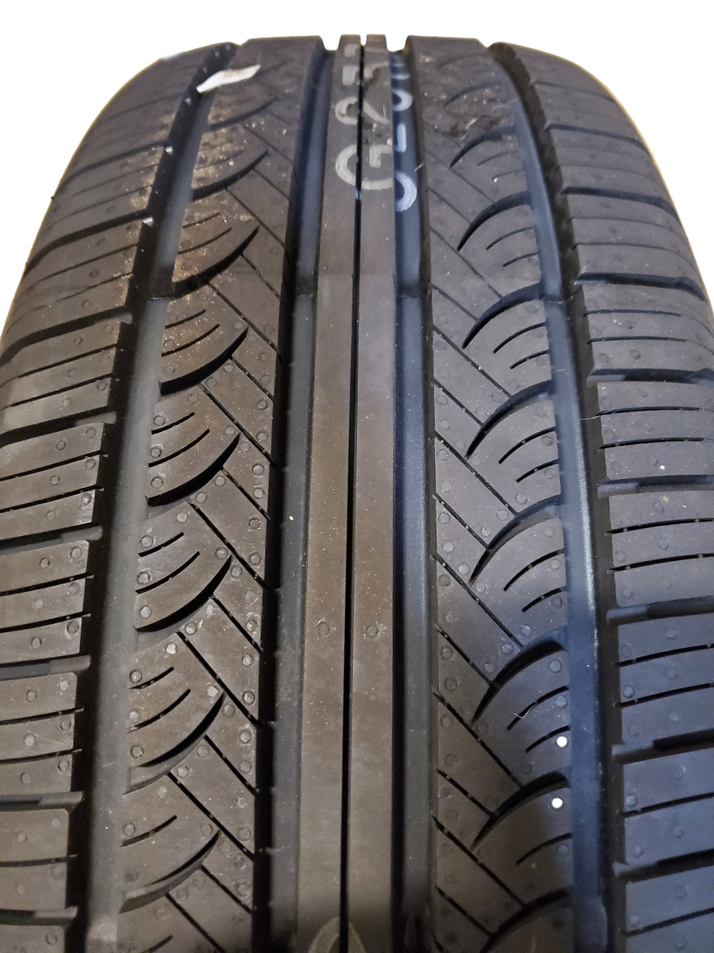 YOKOHAMA AVID TOURING-S BSW P 235 60 17 102T ALL SEASON TIRE 110131832