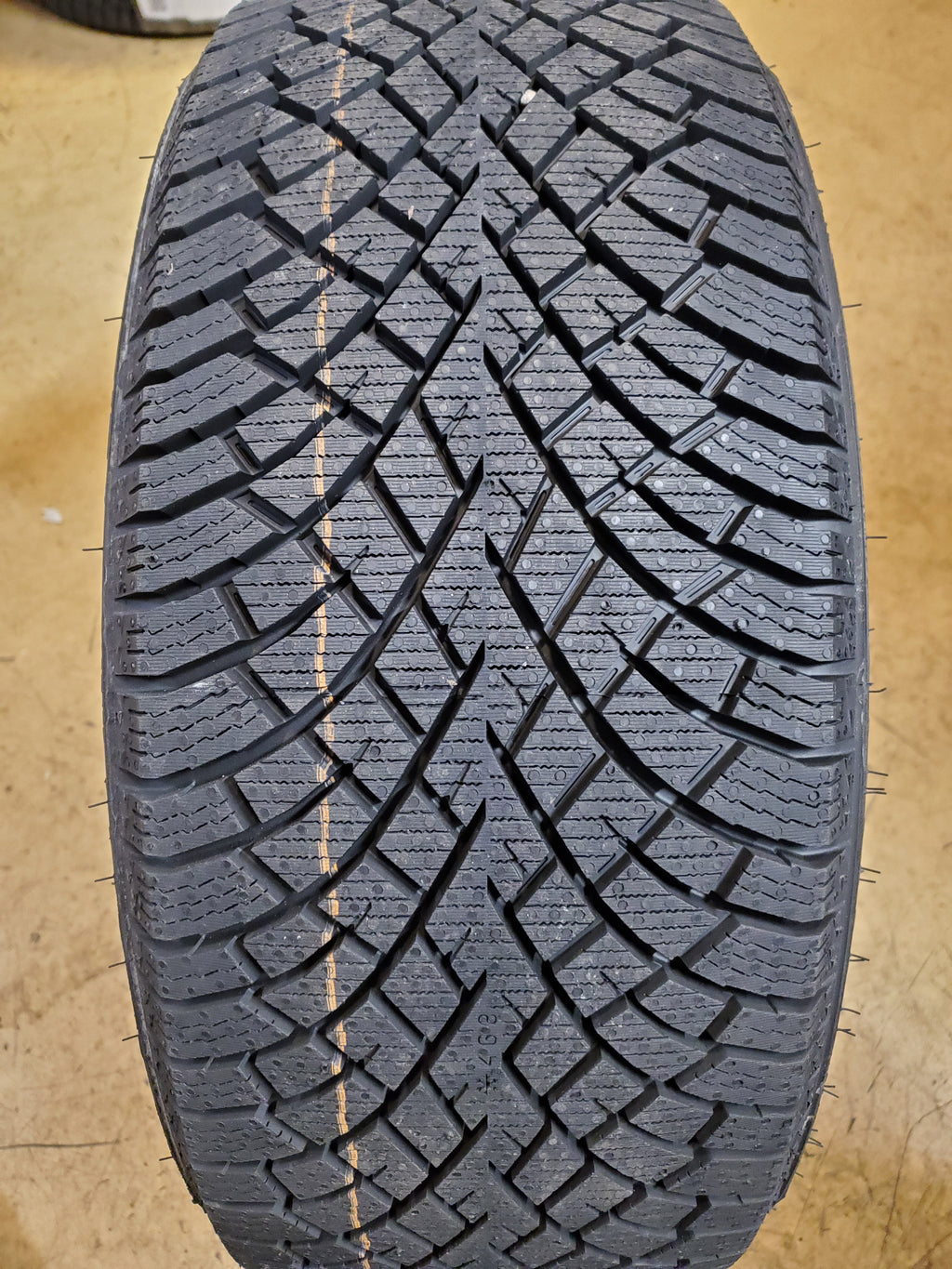 4 NOKIAN HAKKAPELIITTA R5 BSW P 215 45 17 91T XL WINTER TIRE T432154