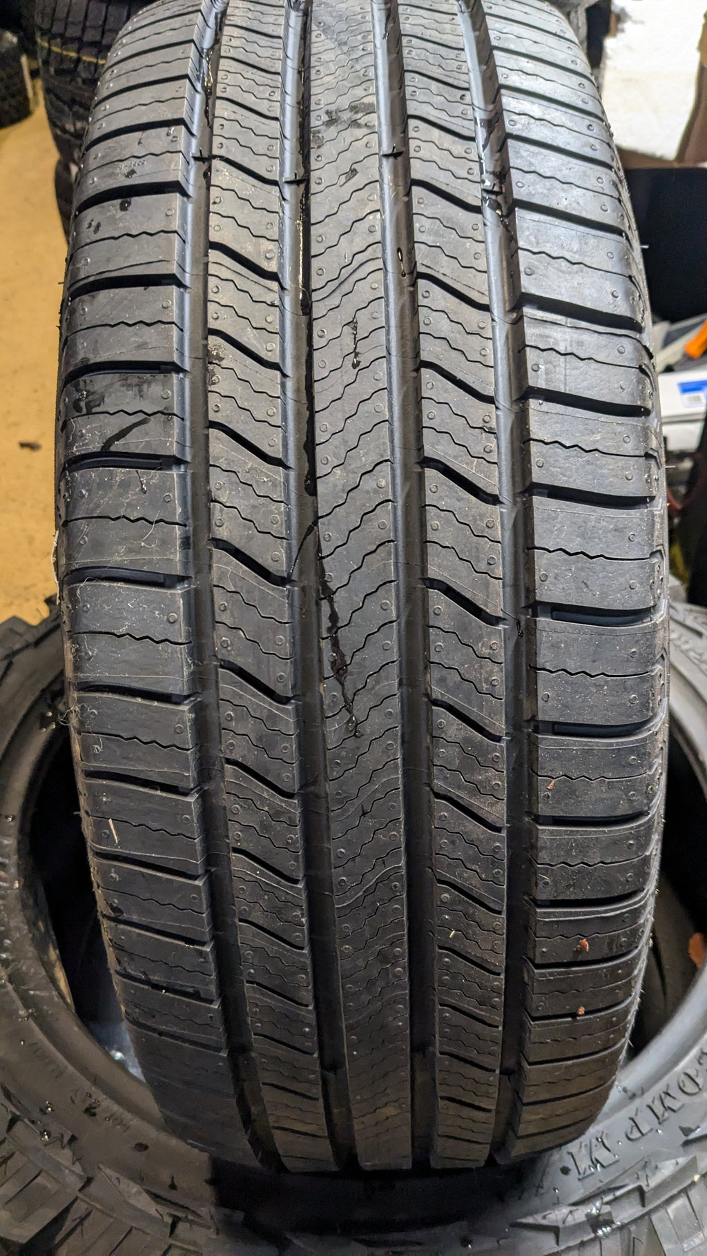 2 MICHELIN DEFENDER 2 BSW P 225 55 18 98V ALL WEATHER TIRE 62509