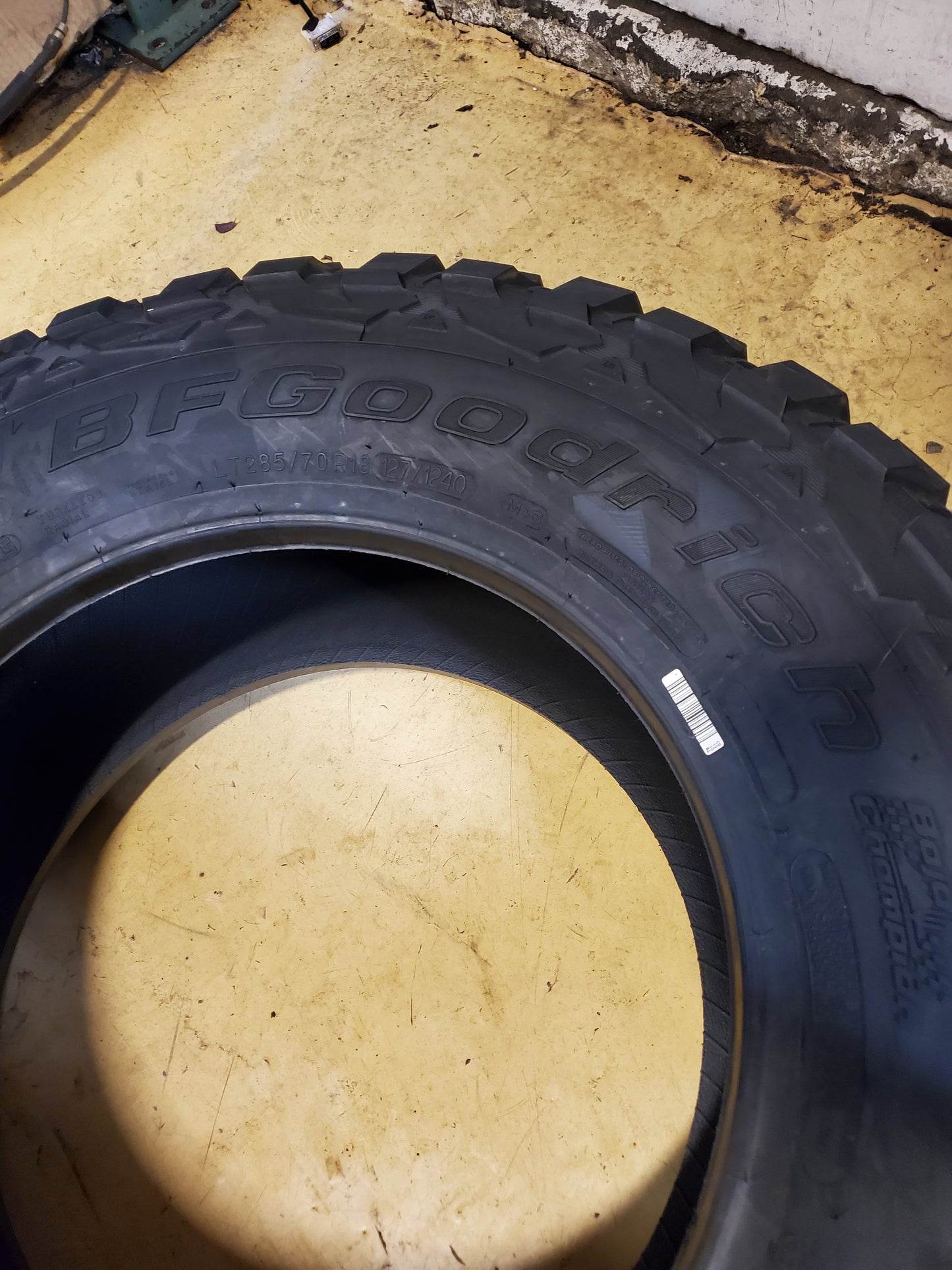 BFGOODRICH MUD TERRAIN T/A KM3 BSW LT 285 70 18 127/124Q 10PLY MUD TIRE 42869