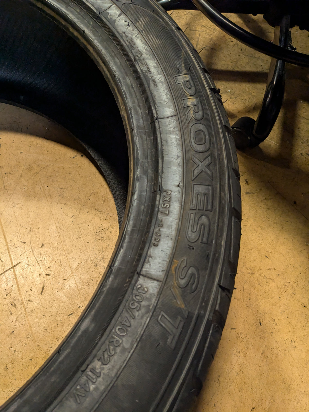 NOS TOYO PROXES S/T BSW P 305 40 22 114V ALL SEASON TIRE 242390