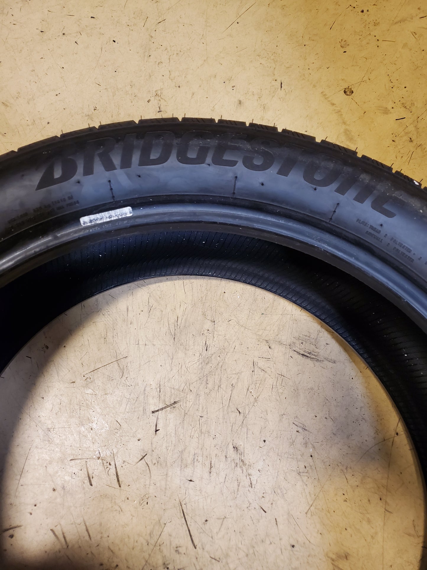 USED 9/32" BRIDGESTONE ALENZA SPORT A/S BSW P 235 50 21 101V UHP TIRE 008494