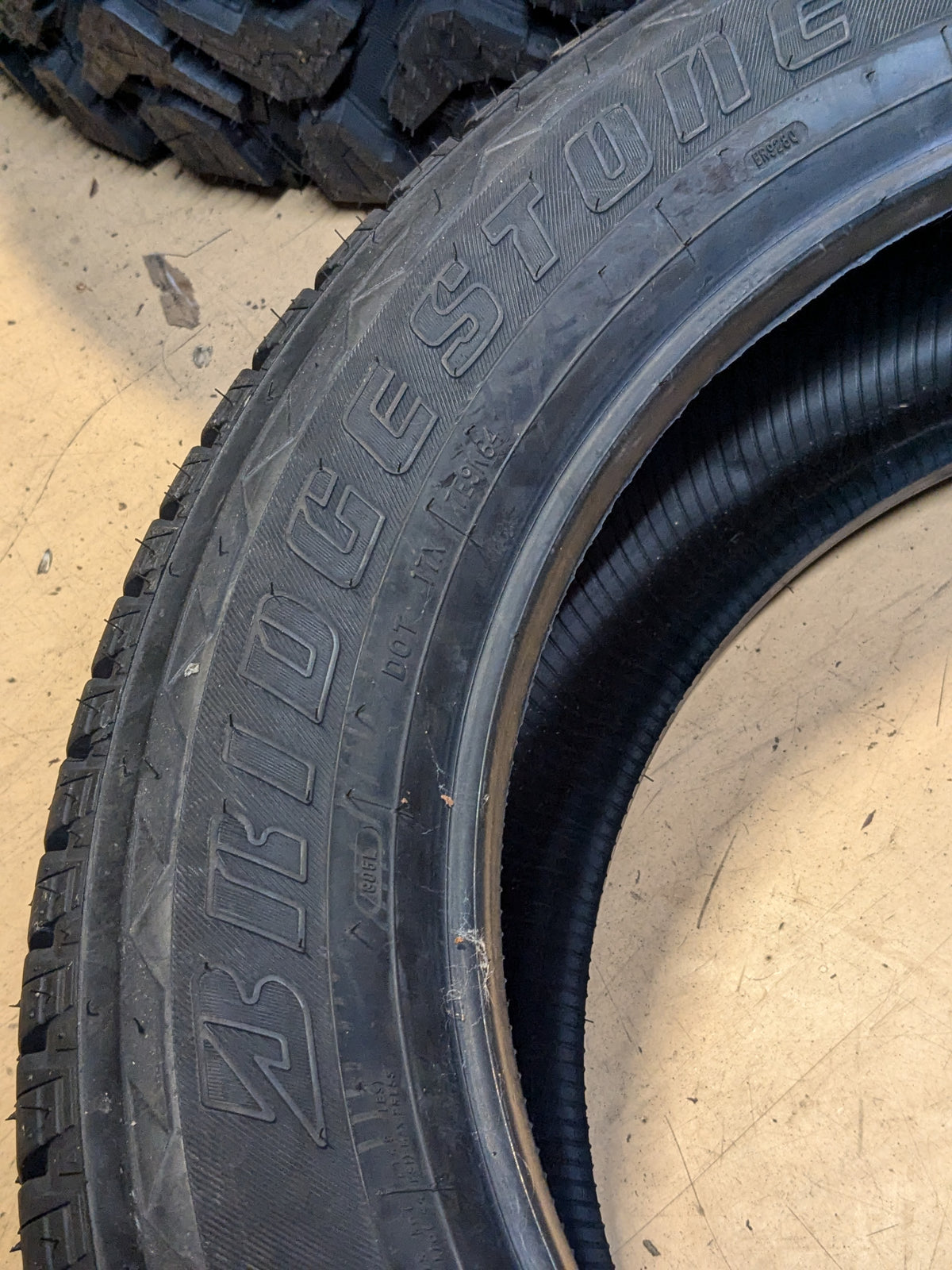 2 NOS BRIDGESTONE DUELER H/L ALENZA TPC SPEC BSW P 255 55 20 107H TIRE 007156