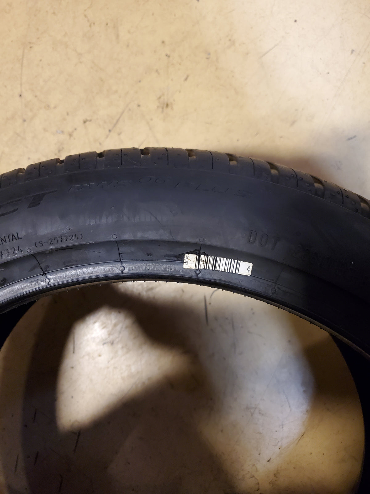 2 CONTINENTAL EXTREME CONTACT DWS06 PLUS P 235 40 18 95Y XL TIRE 15572850000