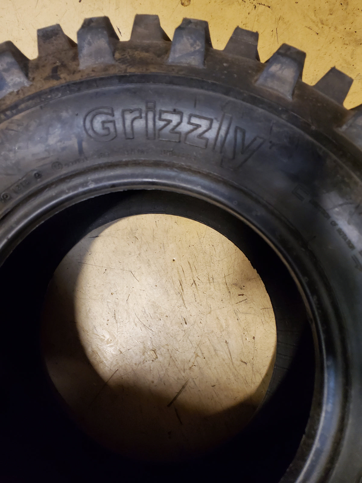 NOS VEE RUBBER GRIZZLY BSW 24 9 11 6PLY ATV/UTV TIRE A18929