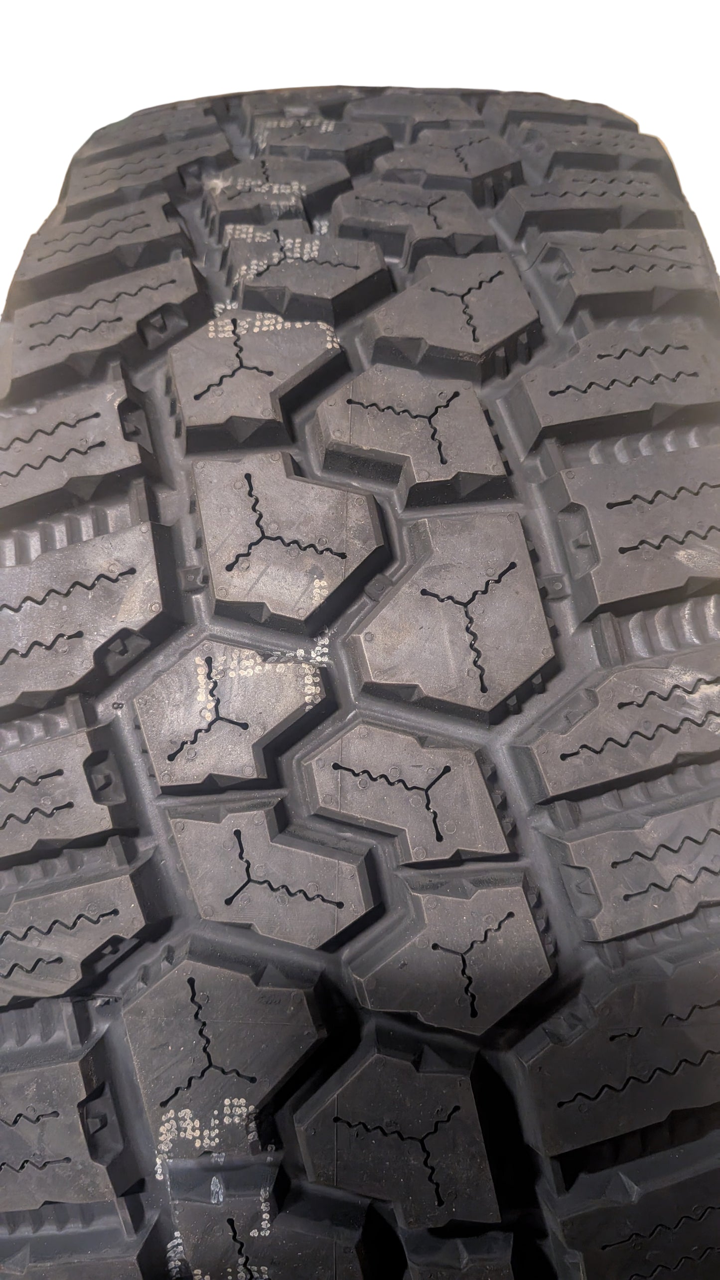 COOPER DISCOVERER RUGGED TREK BSW P 275 55 20 117T XL ALL TERRAIN TIRE 171106005