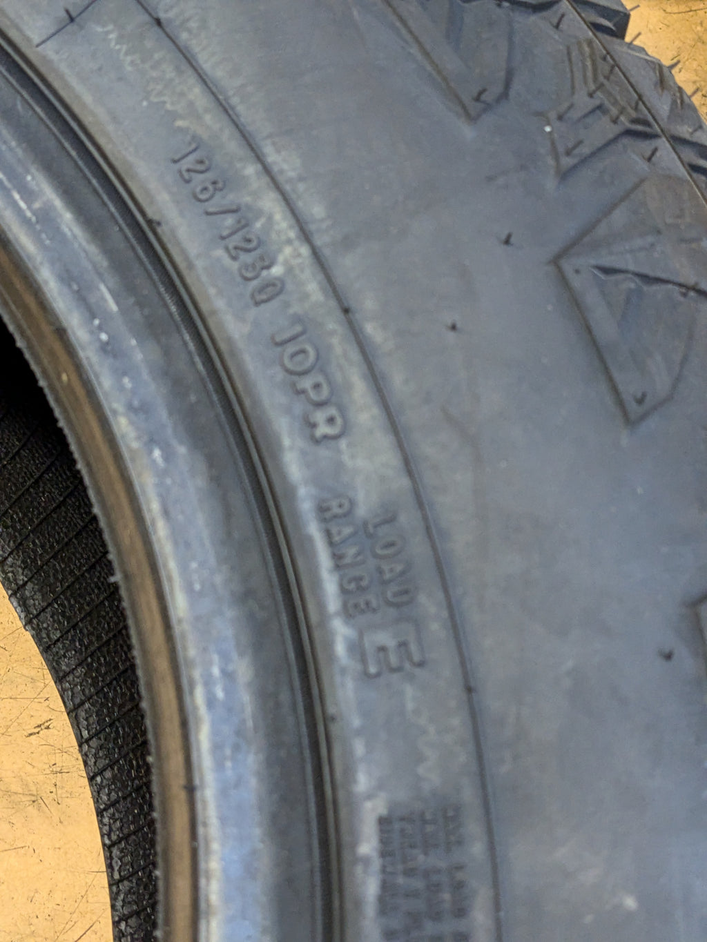 FORTUNE TORMENTA R/T FSR309 LT 295 60 20 126/123Q LRE 10 PLY RUGGED TERRAIN TIRE 9295030341