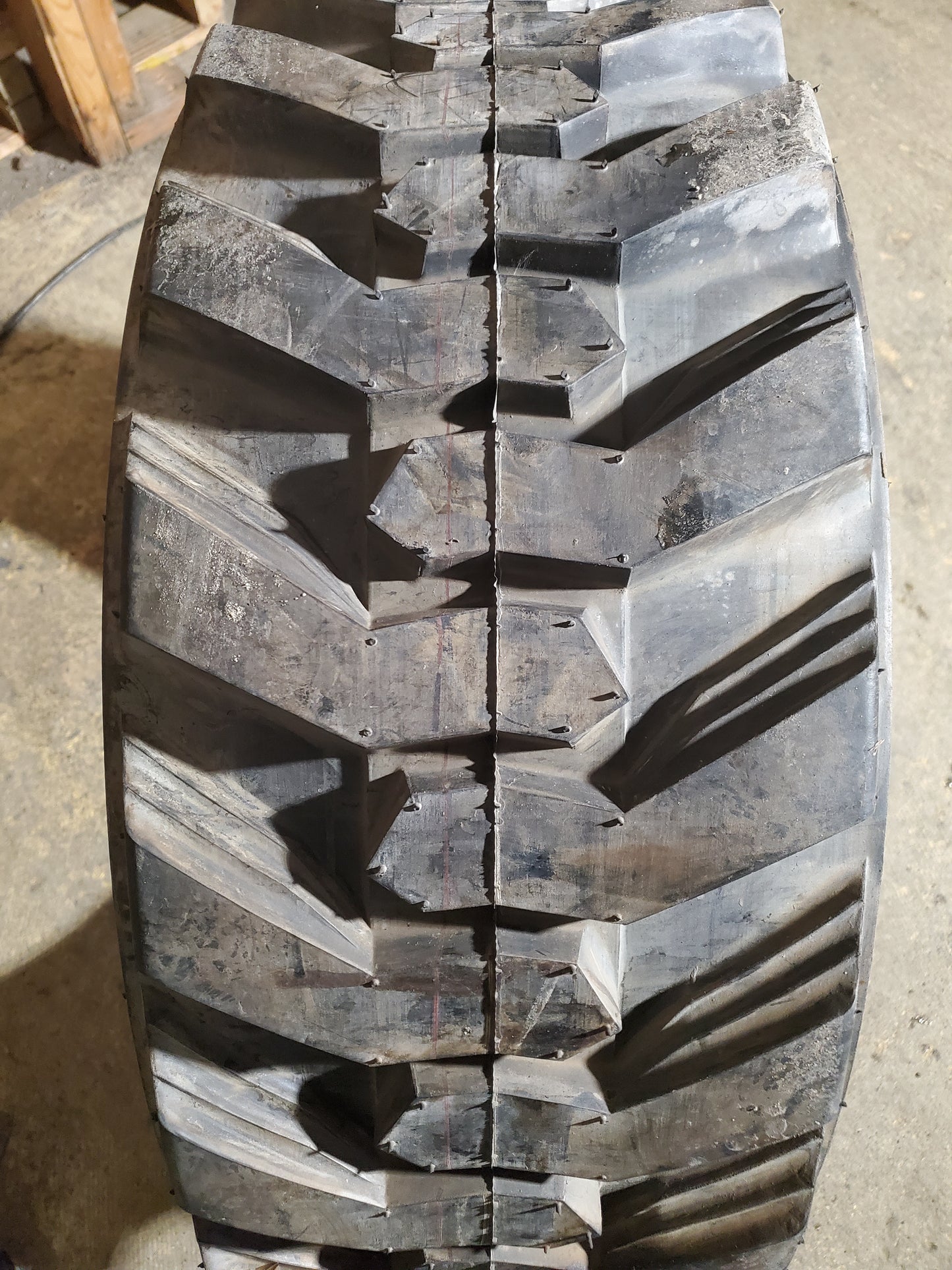 NOS DEESTONE D304 BSW  10-16.5 134A2 10PLY FORKLIFT TIRE DS6105