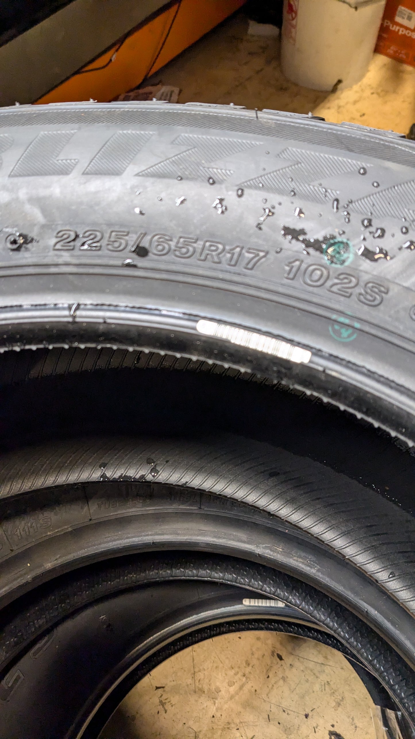 BRIDGESTONE BLIZZAK DMV2 BSW P 225 65 17 102S WINTER TIRE 015692