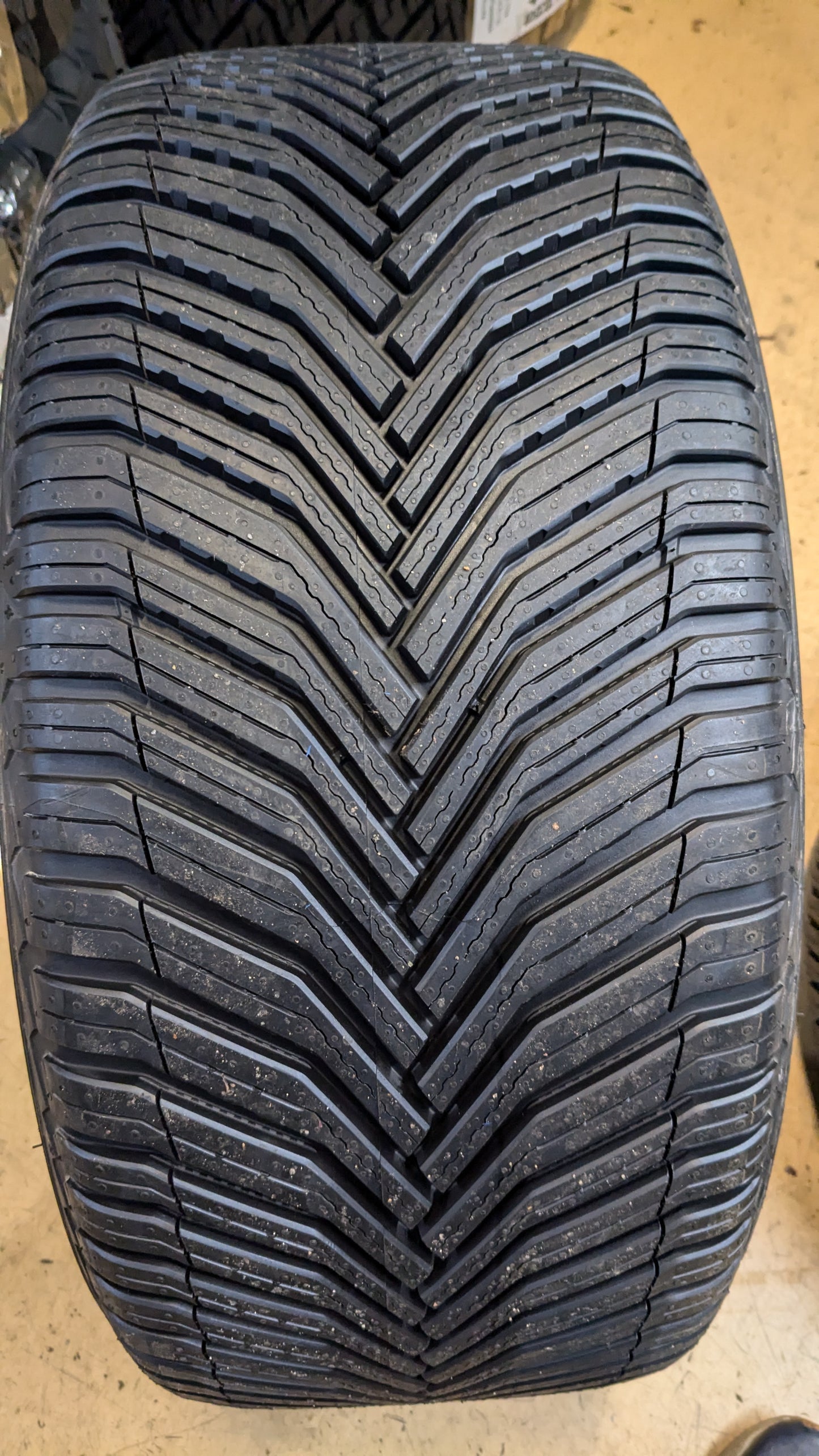 MICHELIN CROSSCLIMATE 2 BSW P 255 40 20 101W XL ALL WEATHER TIRE 61274