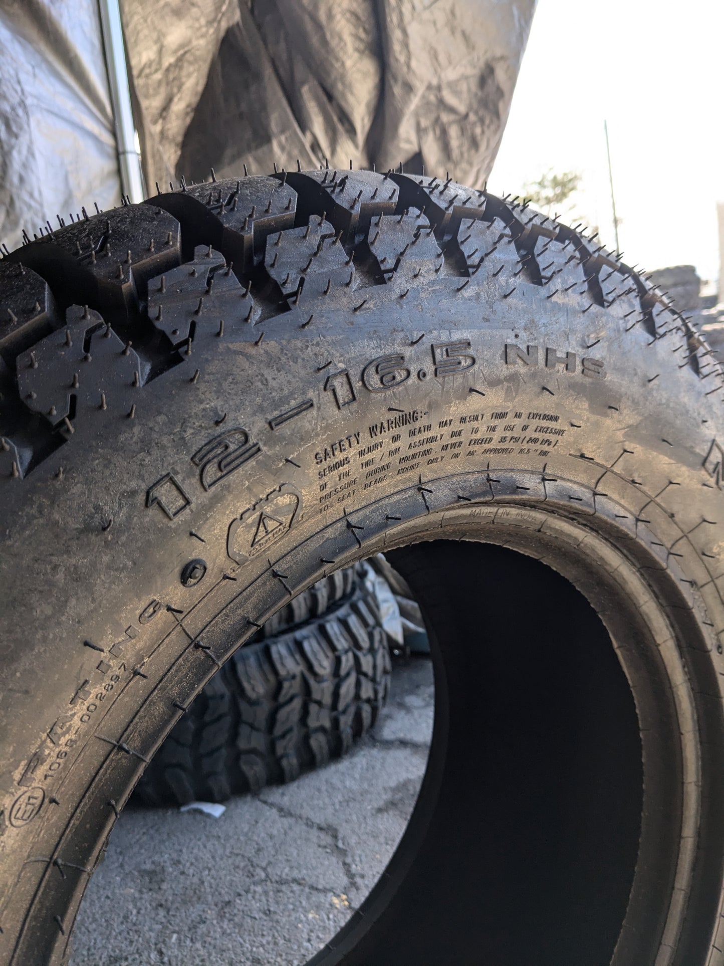GALAXY MIGHTY MOW R-3 BSW  12 16.5 12PLY LAWN TIRE 135266
