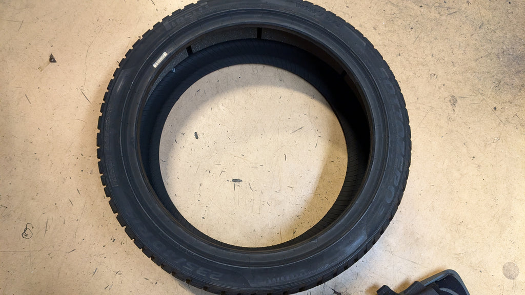 PIRELLI SOTTOZERO 3 BSW P 235 40 19 96V WINTER TIRE 2742600