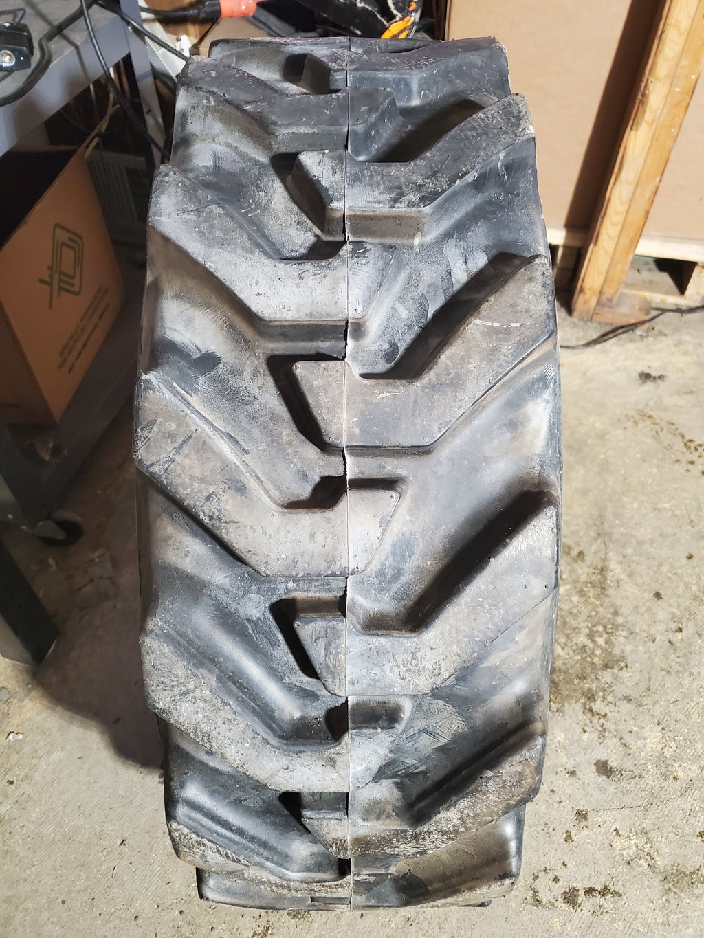 HERCULES SUPER LUG BACKHOE BSW  10.5 80 18 119A6 10PLY FORKLIFT TIRE 94702