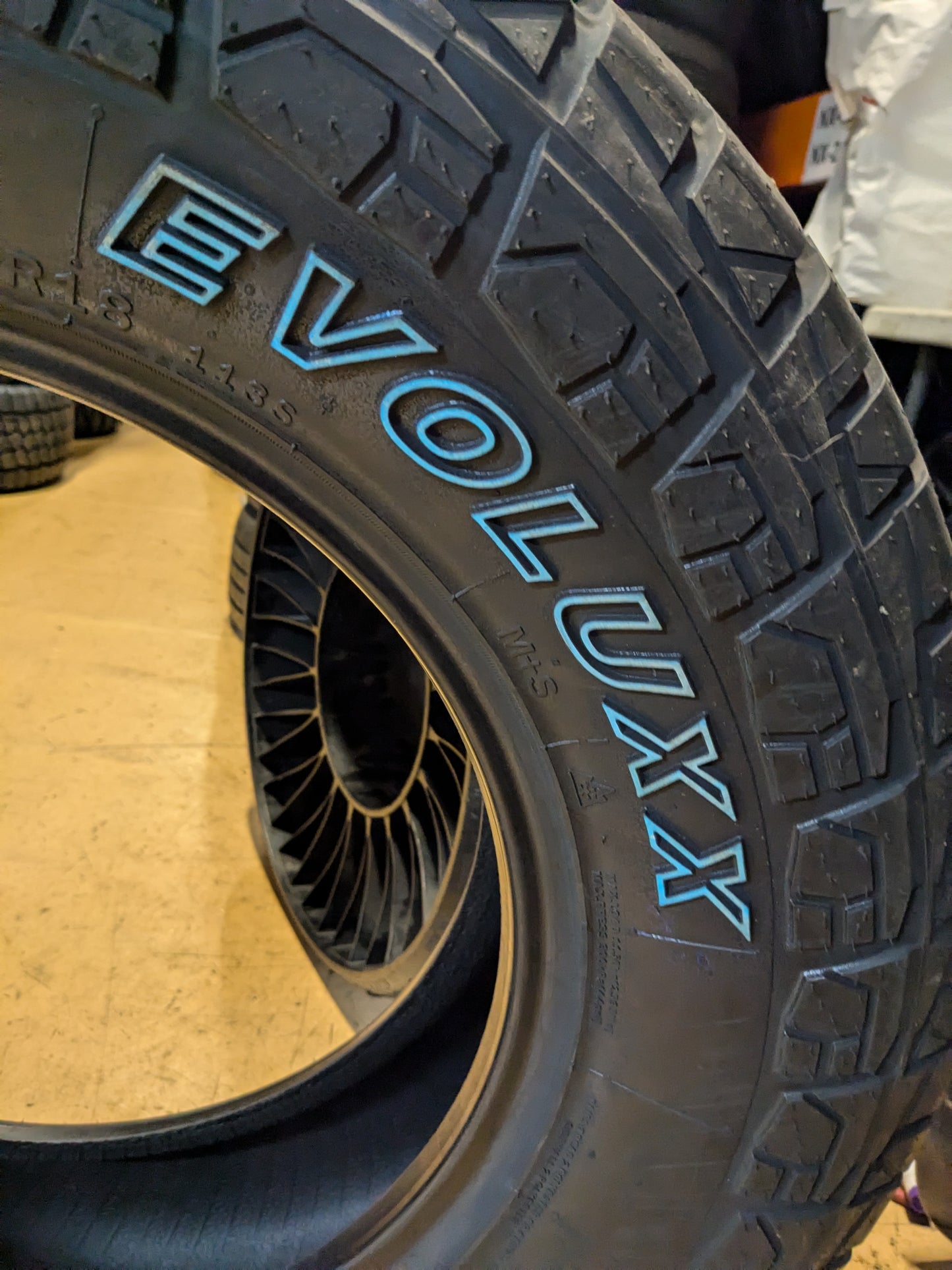 EVOLUXX ROTATOR A/T OWL LT 255 70 18  113S ALL TERRAIN TIRE 221027065