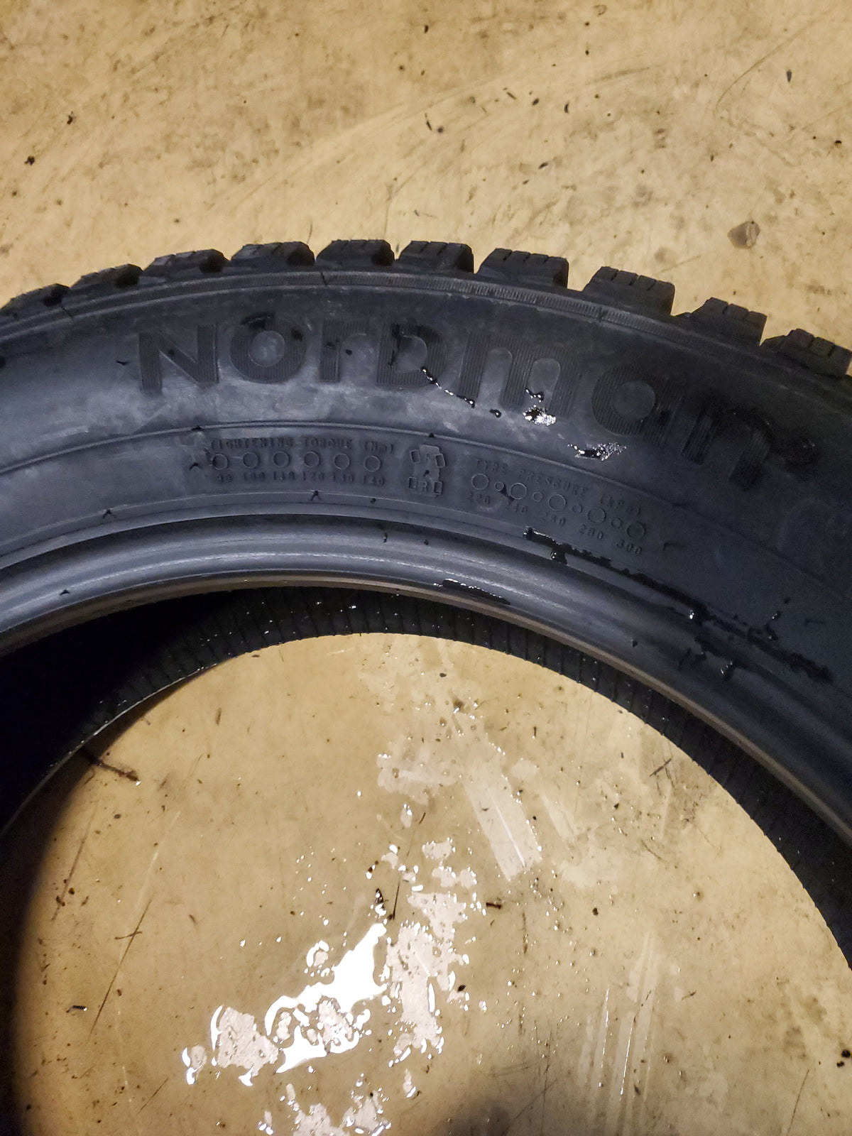 NOKIAN NORDMAN NORTH 9 STUDDED BSW P 215 55 17 98T XL WINTER TIRE T432905