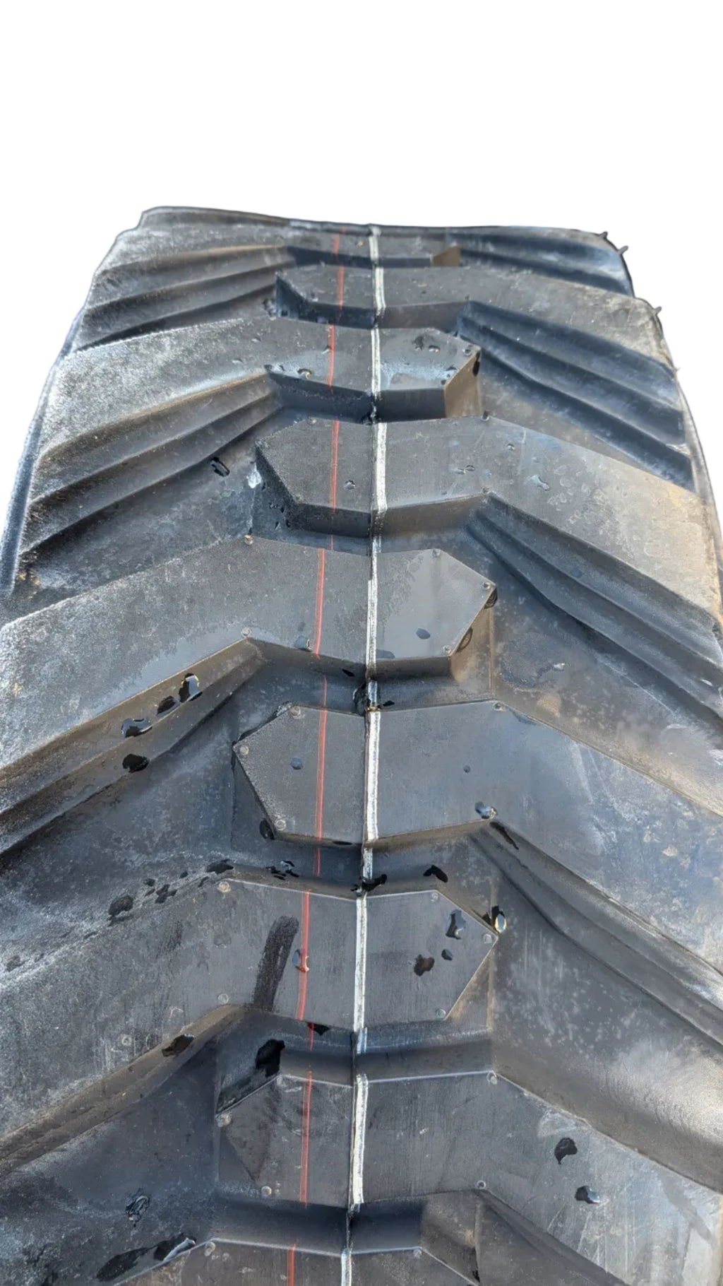 DEESTONE 134 A2 BSW  10 16.5 10PLY INDUSTRIAL TIRE DS6122
