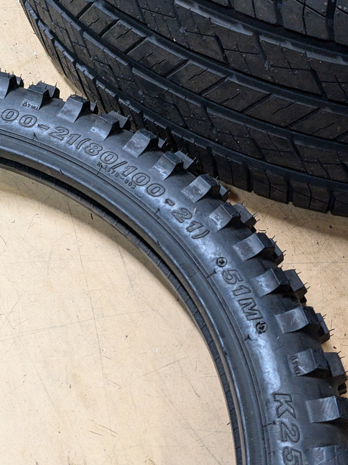 KENDA KLASSIC K257D 3.00 21 51M FRONT MOTORCYCLE TIRE 042572136B0
