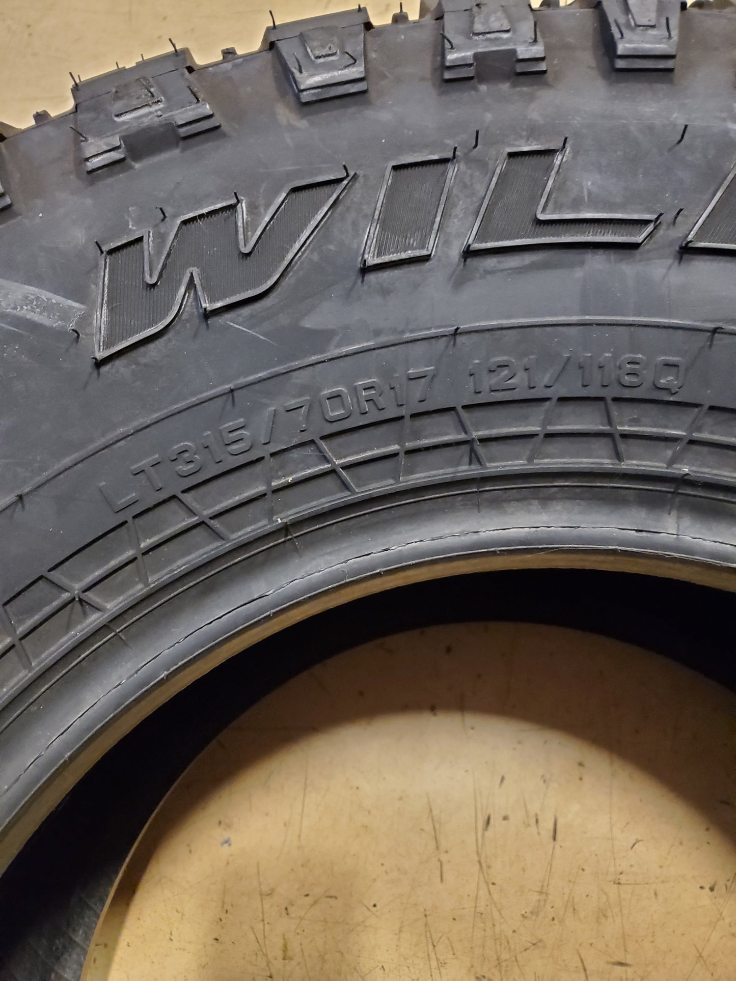 NOS FALKEN WILDPEAK MT01 BSW LT 315 70 17 121/118Q 10PLY MUD TERRAIN TIRE 28516932