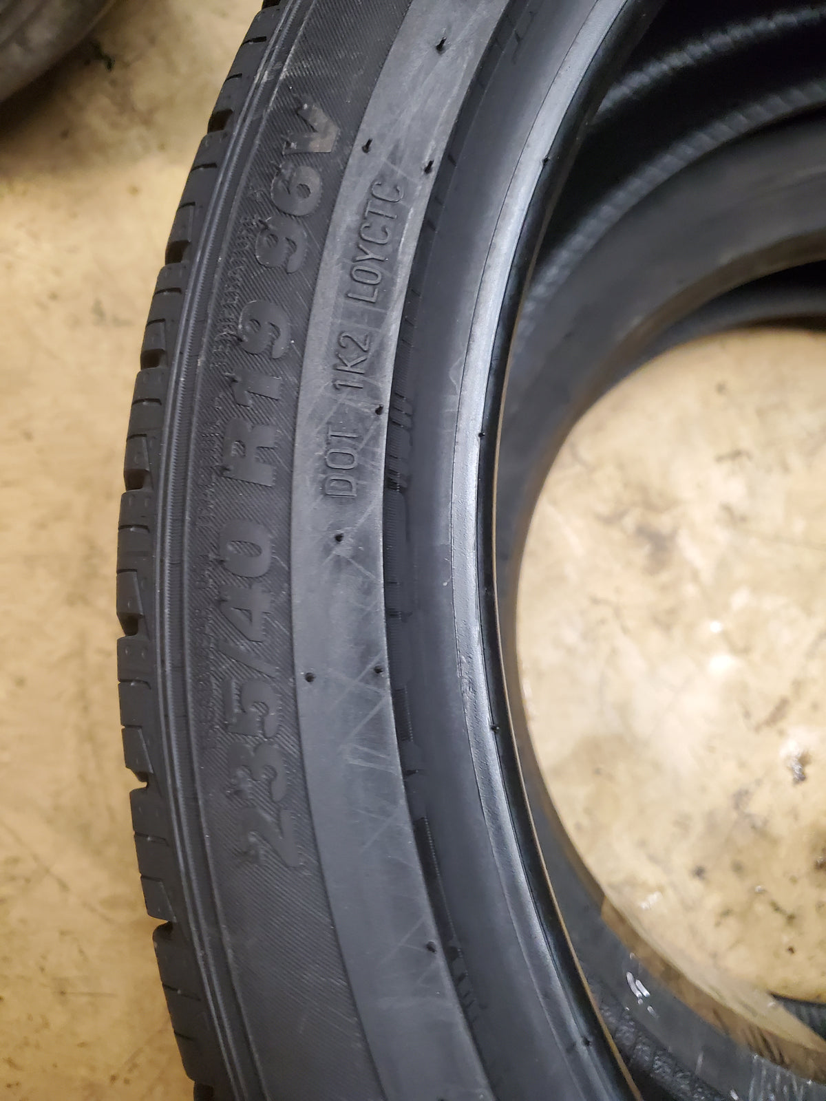 2 KUMHO SOLUS TA51A BSW P 235 40 19 96V XL ALL SEASON TIRE 2285713