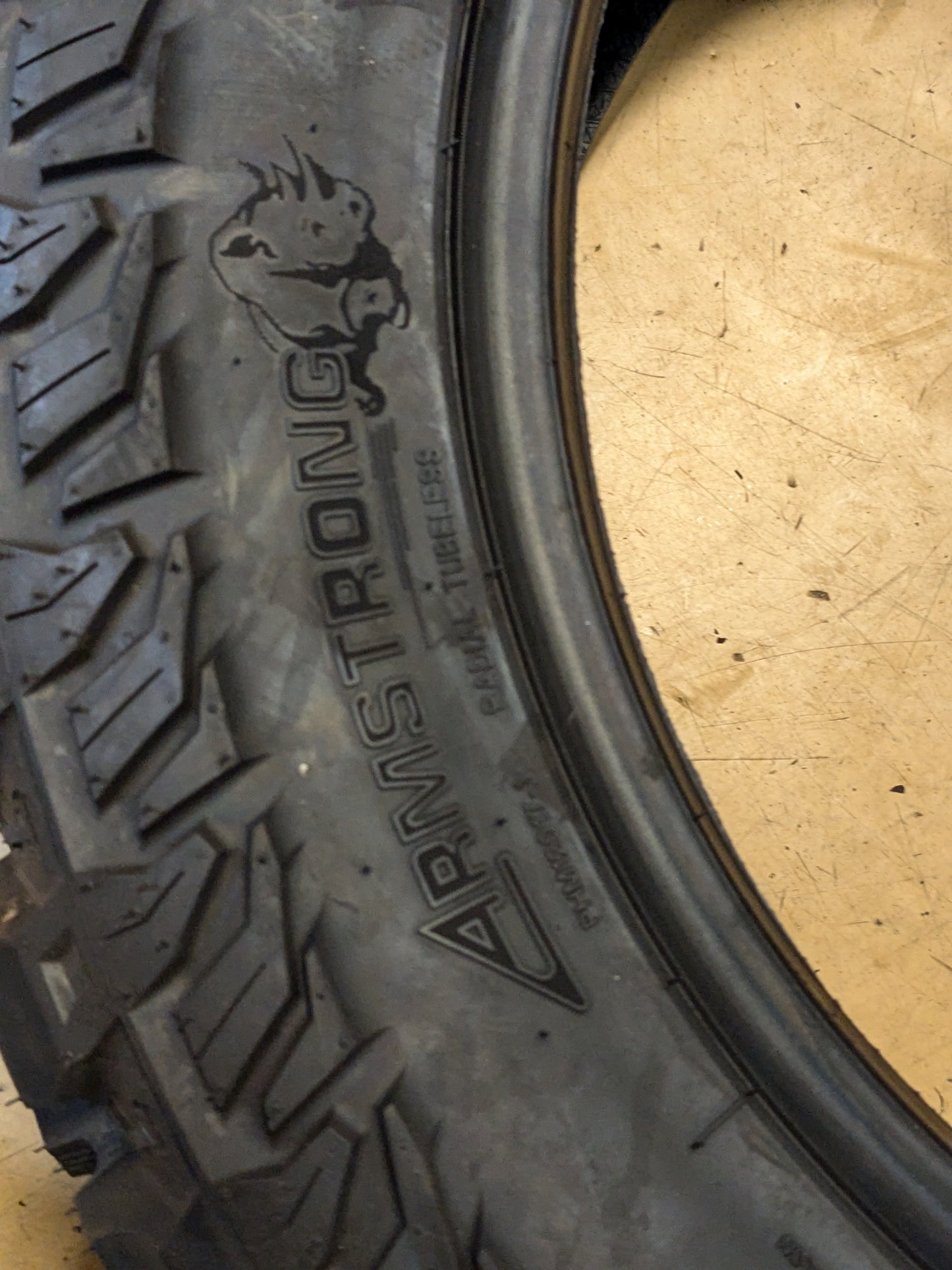ARMSTRONG DESERT DOG MT BSW LT 33 12.5 20 114Q LRE 10PLY MUD TERRAIN TIRE 1200050561
