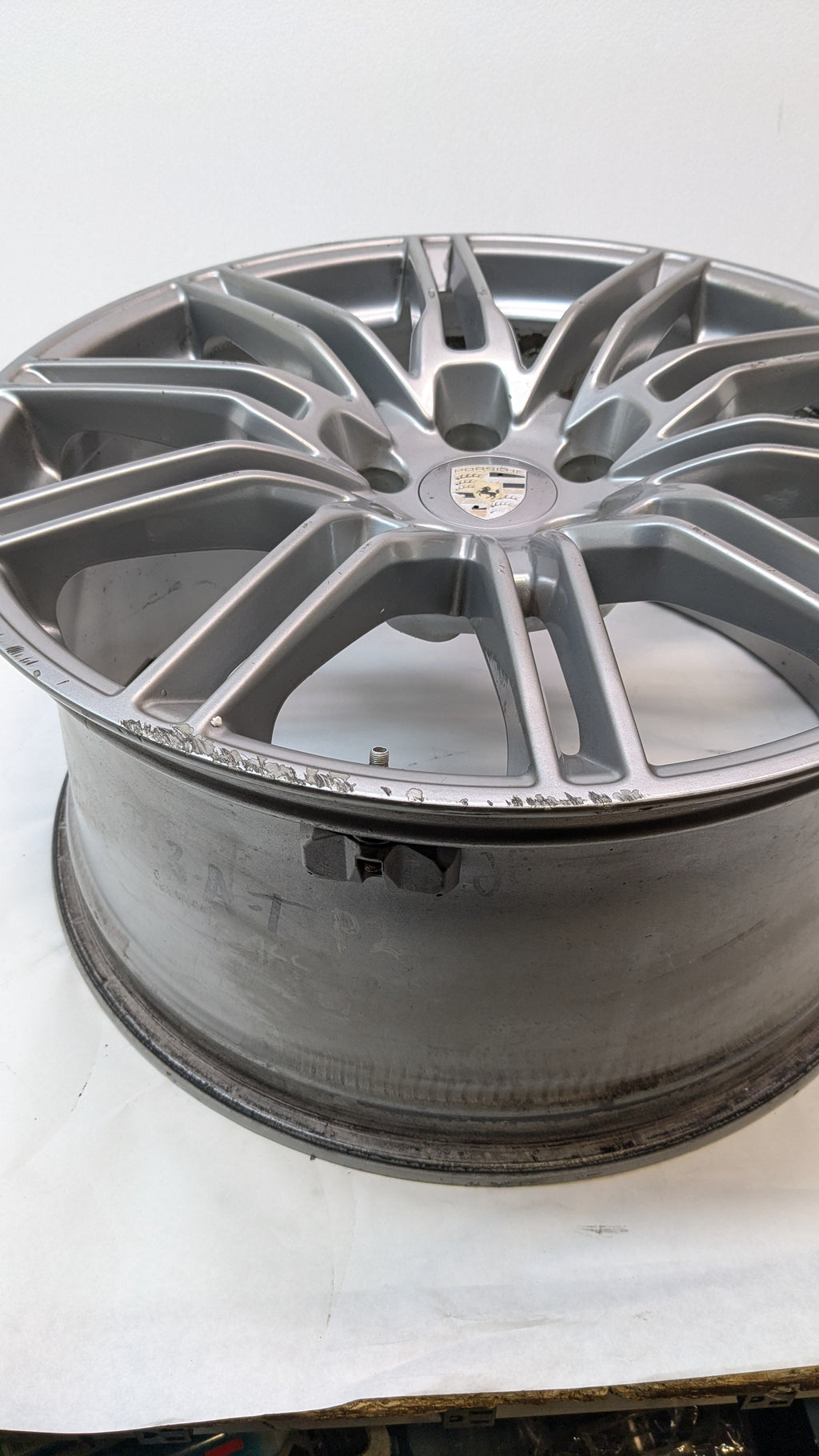4 USED GENUINE PORSCHE CAYENNE 21X10 ET 60 5LUG SILVER WHEELS 7P5.601.025.H
