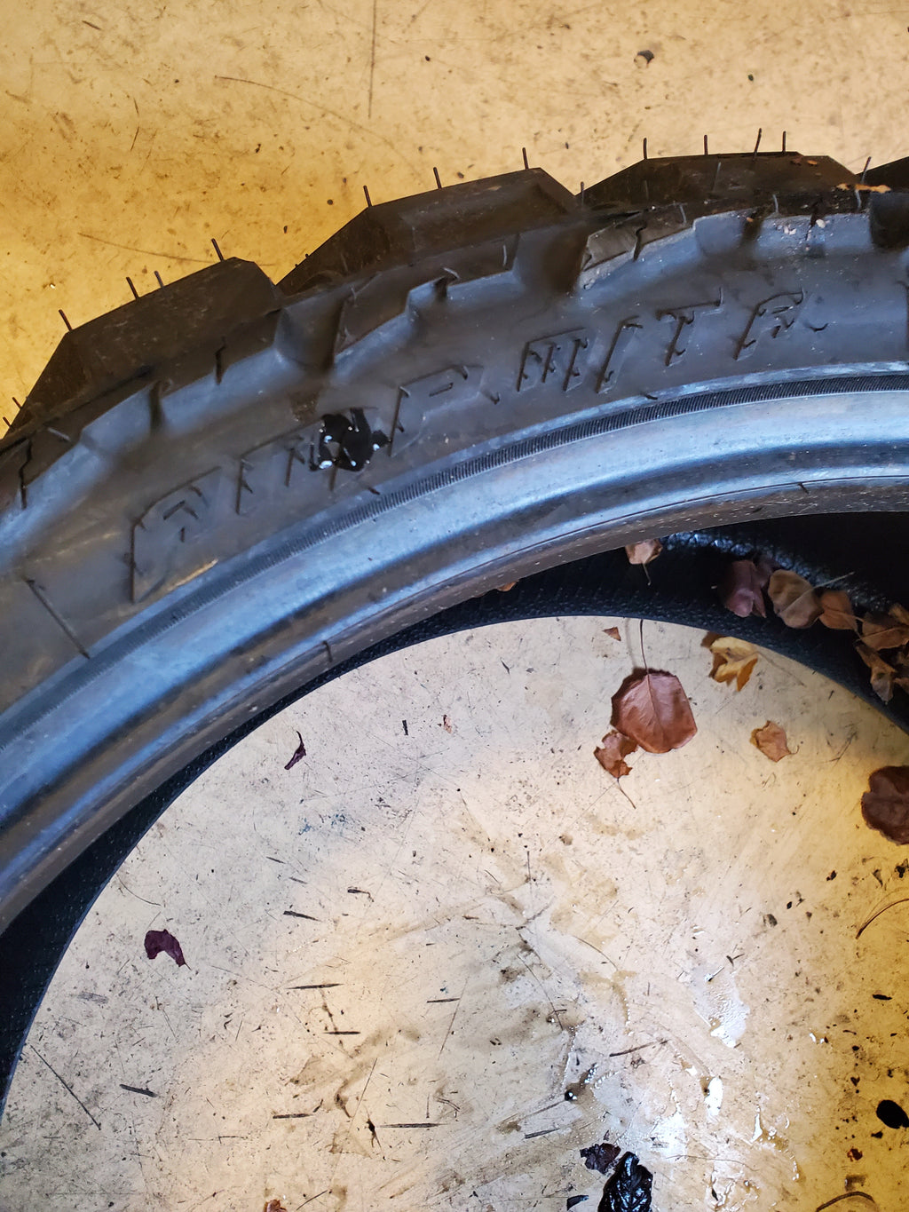 AMP TERRAIN ATTACK M/T A LT 33 13.5 24 121Q 12PLY MUD TIRE 33135024AMPCM2F