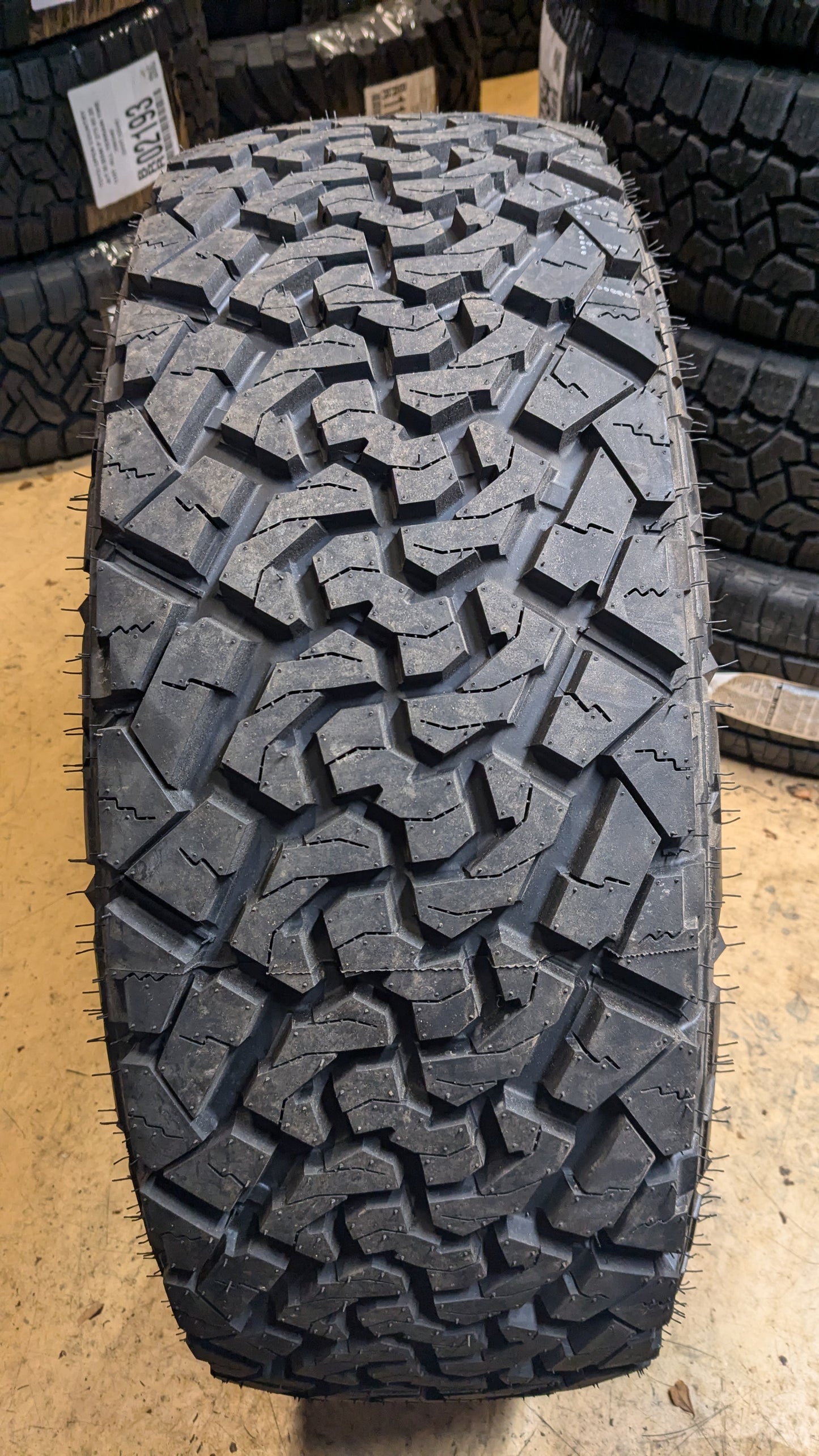 VENOM POWER TERRA HUNTER X/T BSW LT 285 70 17 121/118Q 10PLY RUGGED TERRAIN TIRE TVPXT32