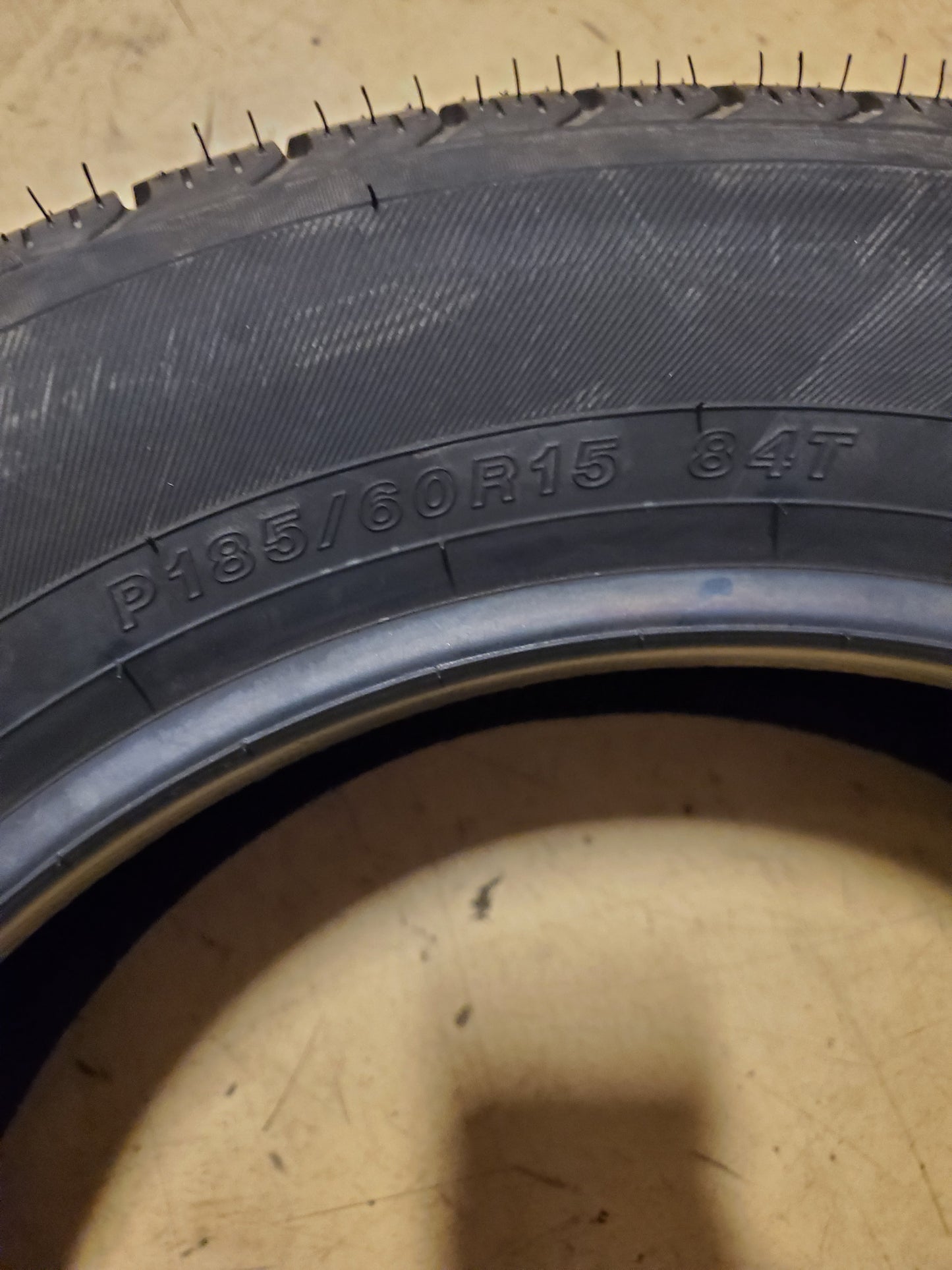 YOKOHAMA AVID TOURING-S BSW P 185 60 15 84T ALL SEASON TIRE 110131805