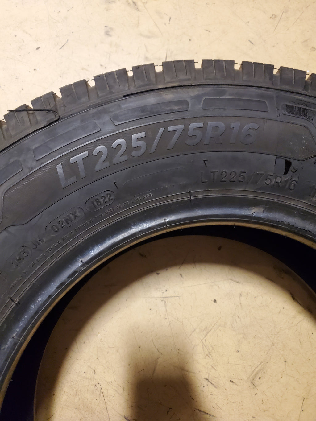 2 USED MICHELIN AGILIS CROSS CLIMATE LT 225 75 16 115/112R 10PLY TIRE 72022