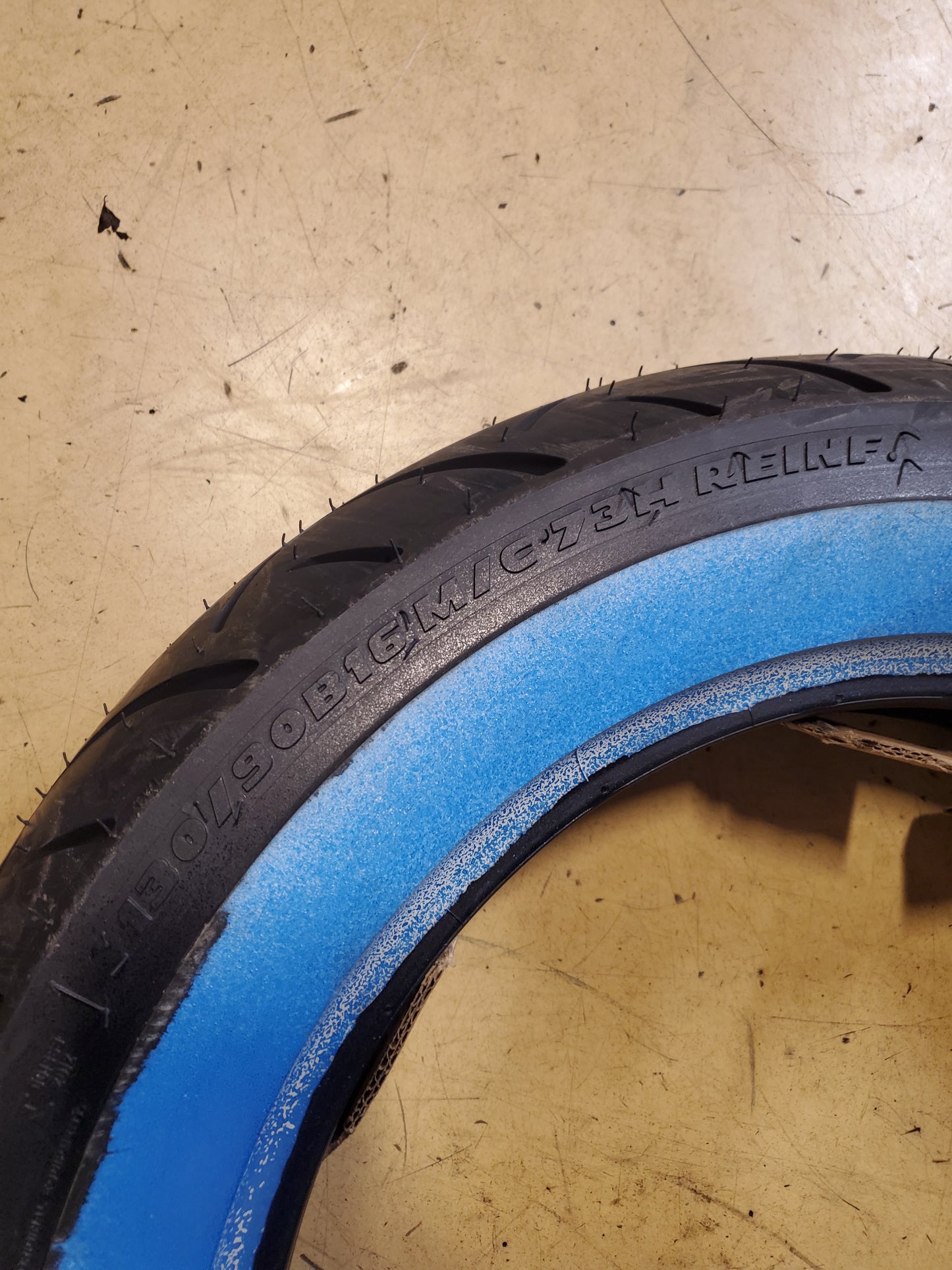 METZELER ME888 MARATHON ULTRA WW P 130 90 16 73H FRONT TIRE 2407600