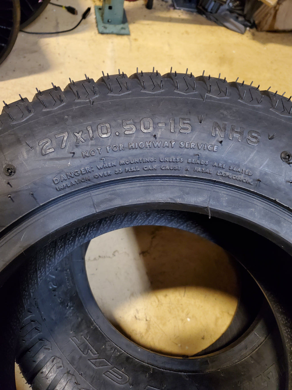 CARLISLE MULTI TRAC C/S BSW 27 10.5 15 102B 8PLY LAWN MOWER TIRE 560371