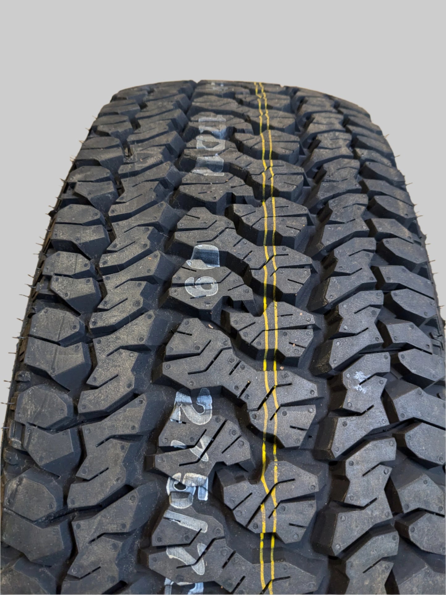 KUMHO ROAD VENTURE AT51 BSW LT 275 70 18 125/122R LRE 10 PLY ALL TERRAIN TIRE 2177823