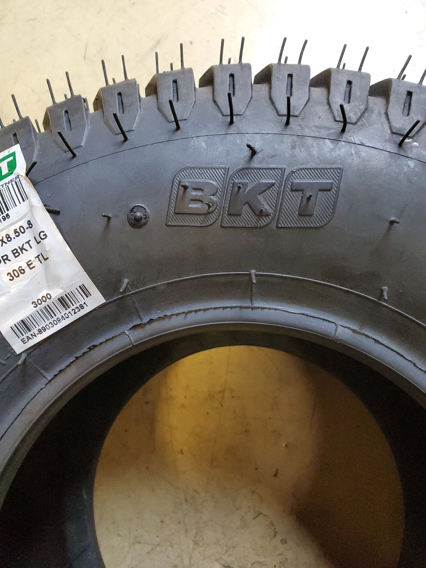 BKT LG-306 BSW 18 8.5 8 6PLY LAWN TIRE 94012381