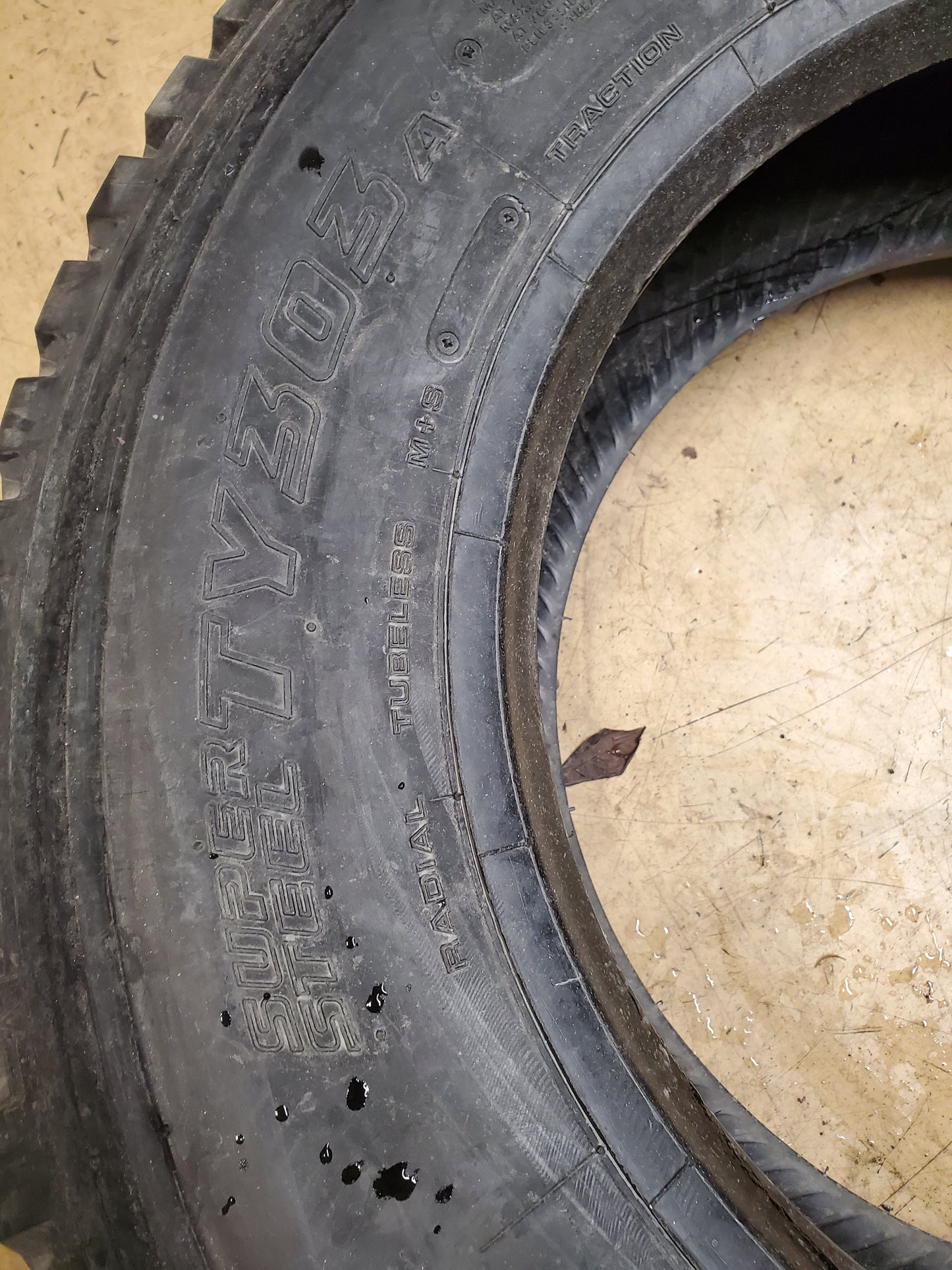 (KSL ONLY) YOKOHAMA SUPER STEEL TY303A BSW  265 70 19.5 140/138M 14PLY DRIVE TIRE 140130365