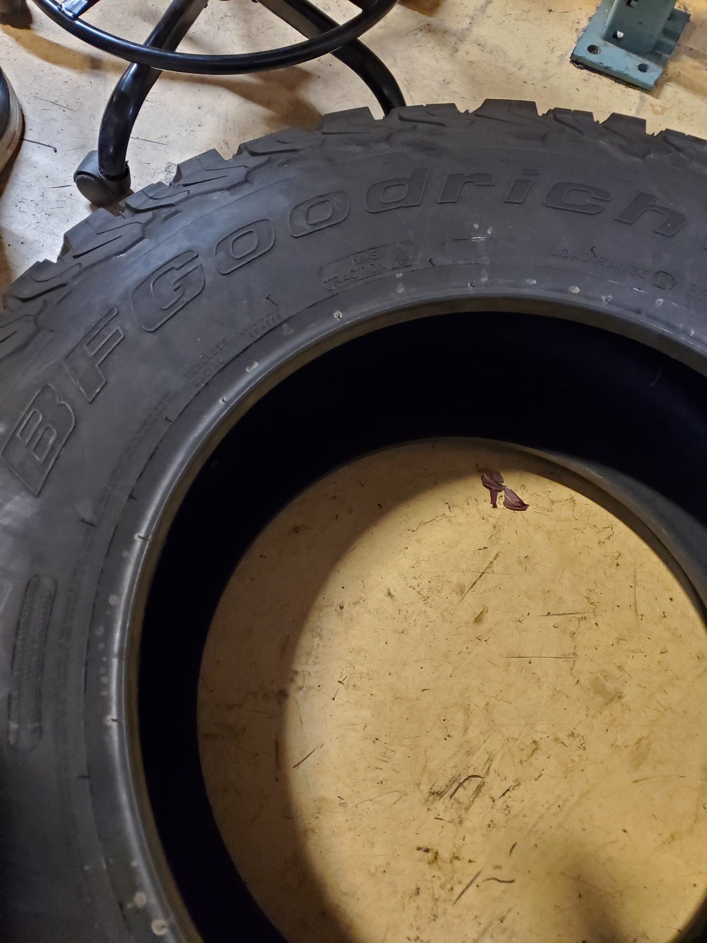 BFGOODRICH ALL TERRAIN T/A KO2 BSW LT 37 13.5 20 127R 10PLY TIRE 23101