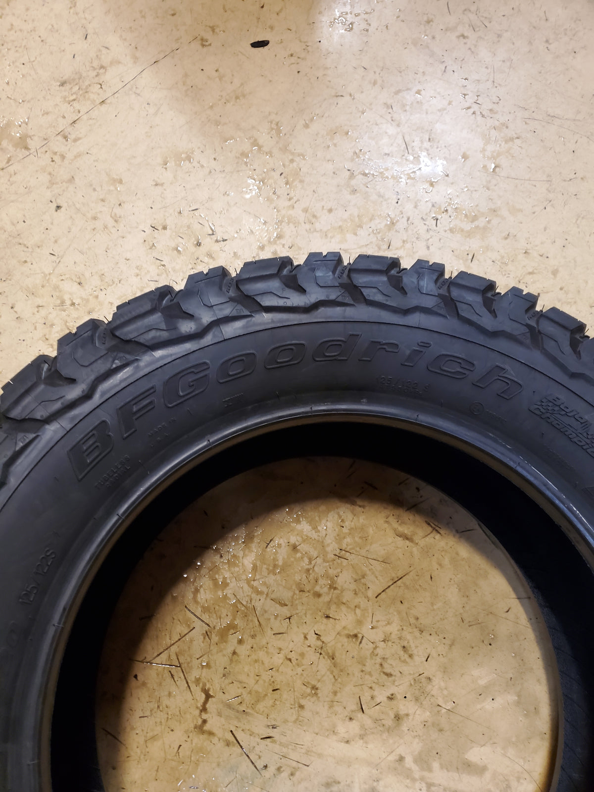 BFGOODRICH ALL-TERRAIN T/A KO3 BSW LT 285 60 20 125/122S 10PLY TIRE 40788