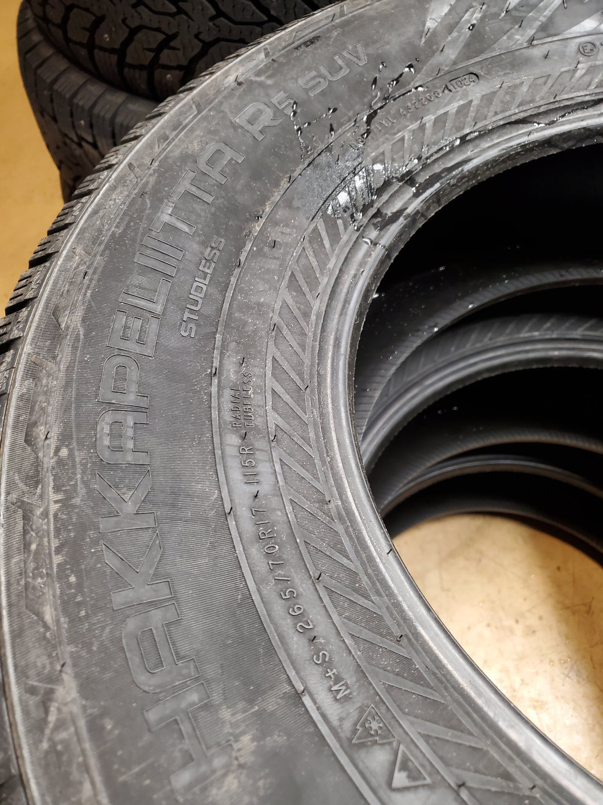 NOKIAN HAKKAPELIITTA R5 SUV BSW P 265 70 17 115R  WINTER TIRE T432208