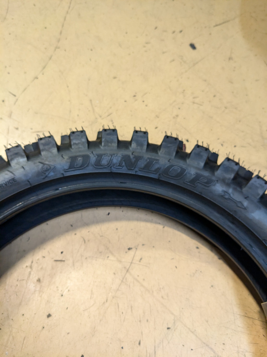 DUNLOP GEOMAX AT81 EX SOFT COMPOUND 110 100 18 64M REAR MOTORCYCLE TIRE 45229521