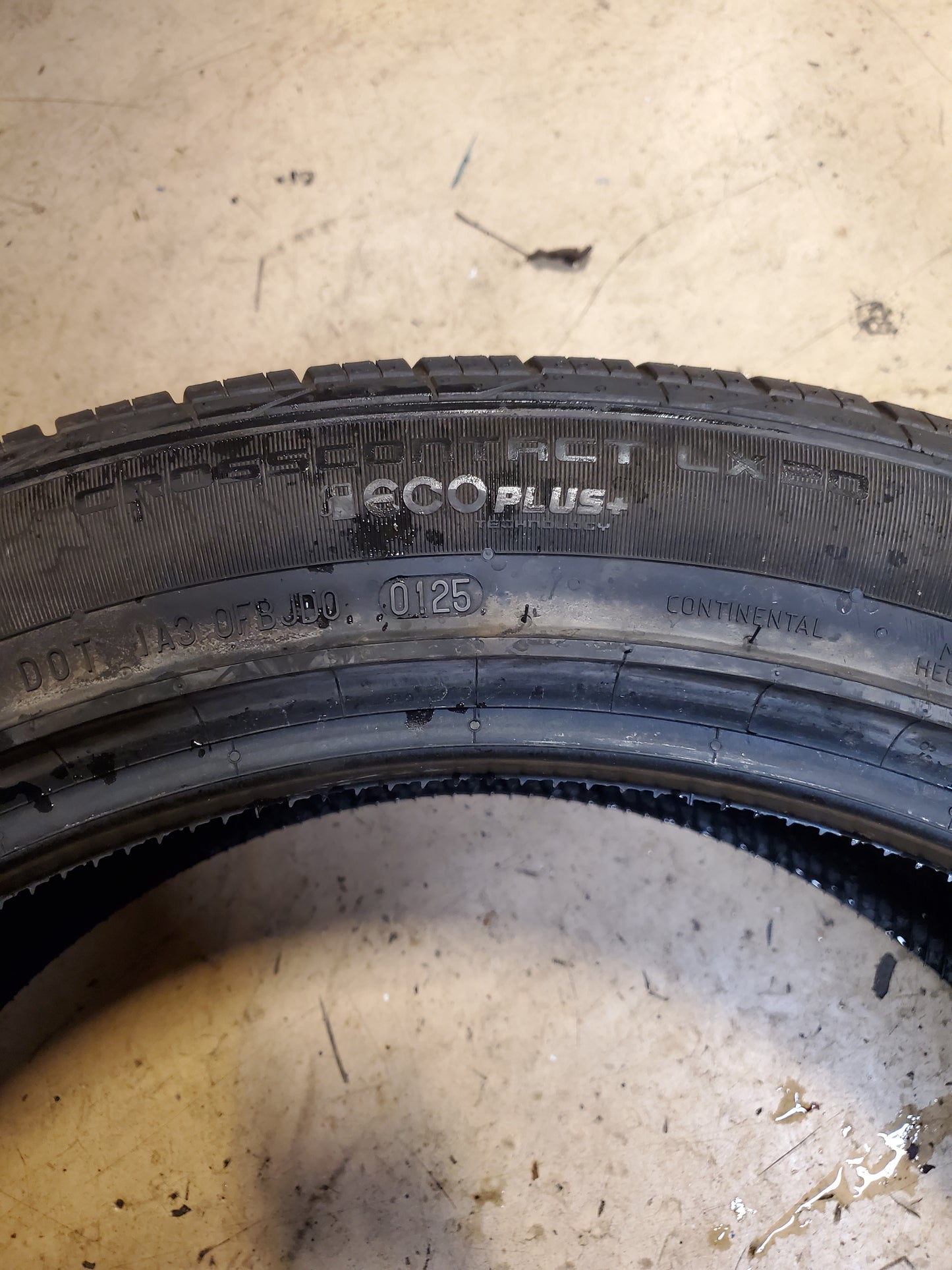 USED 10/32" CONTINENTAL CROSSCONTACT LX20 P 255 45 22 107V ALL SEASON TIRE 15499220000
