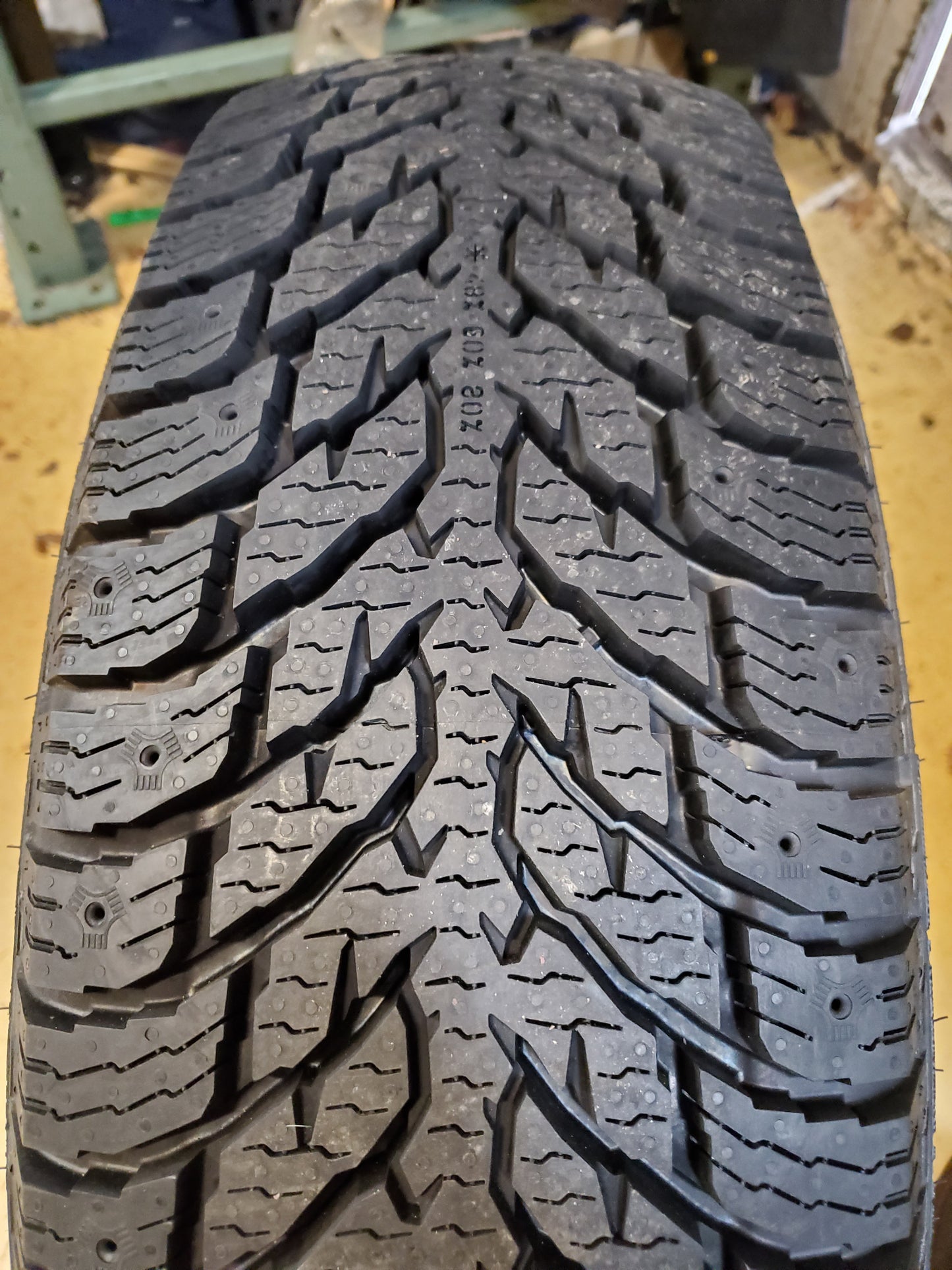 NOKIAN HAKKAPELIITTA LT3 BSW LT 245 75 17 121/118Q 10PLY WINTER TIRE T430953
