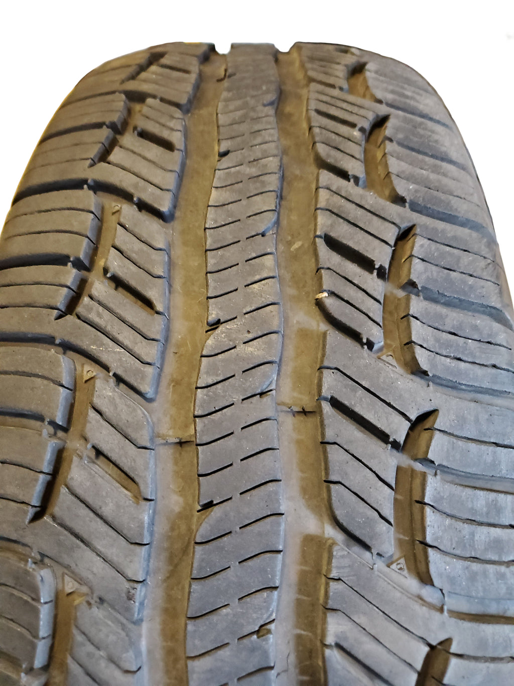 2 USED 9/32" BFGOODRICH ADVANTAGE T/A SPORT LT P 265 60 18 110T TIRE 80179