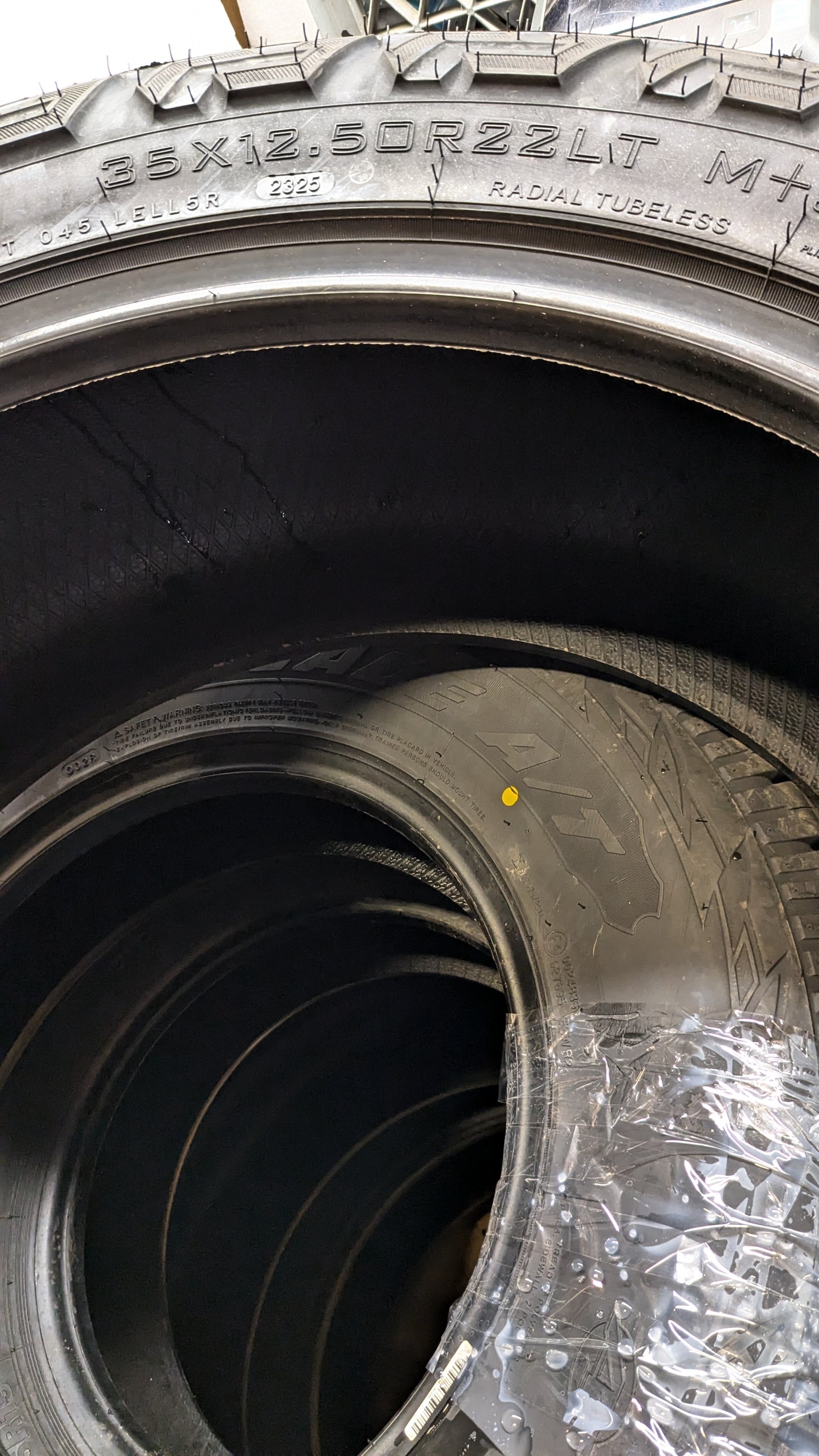 FURY COUNTRY HUNTER R/T BSW LT 35 12.5 22 117Q 10PLY RT35125022A