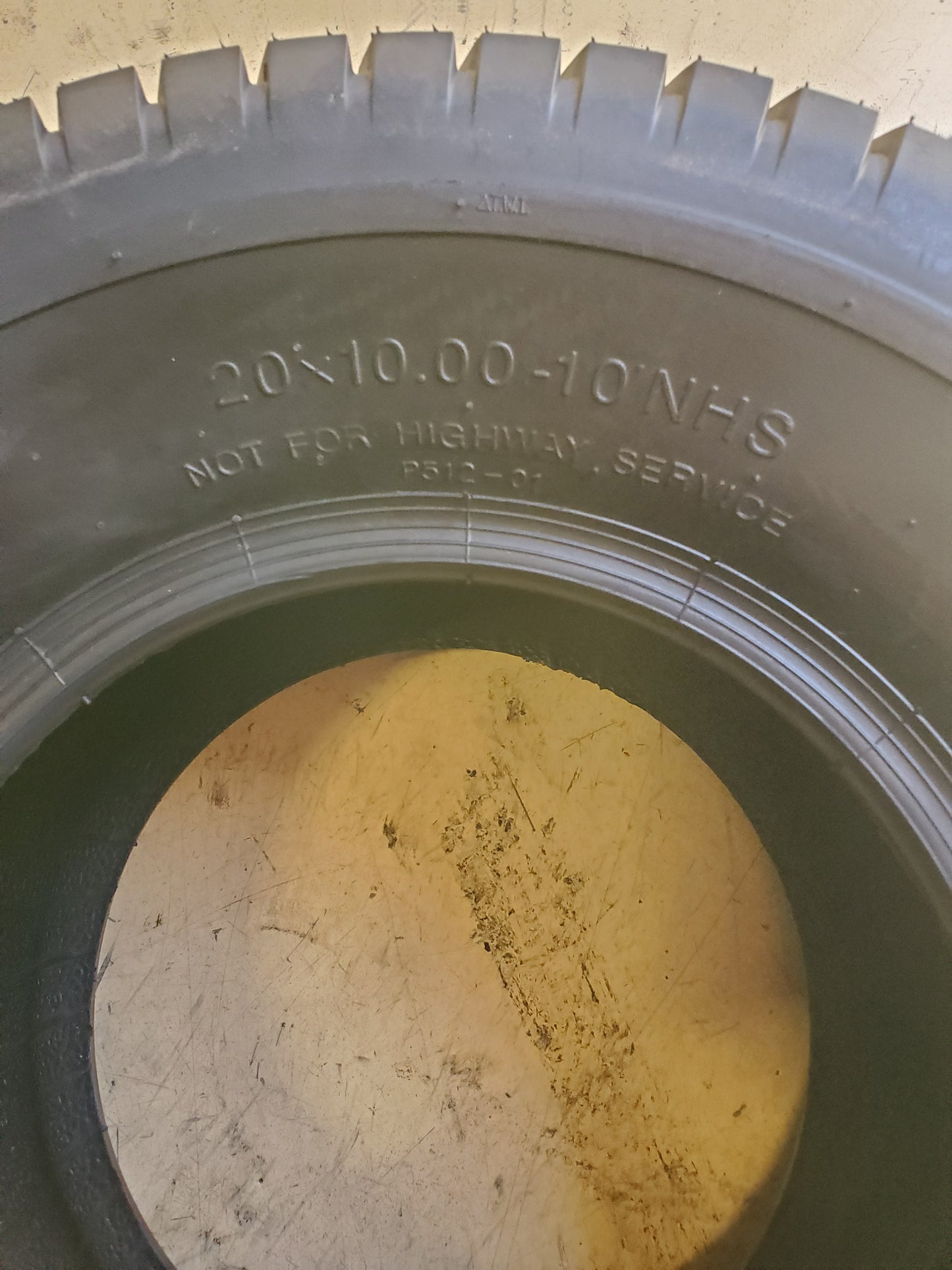 HI-RUN SU05 BSW 20 10 10 4PLY LAWN TIRE WD1140