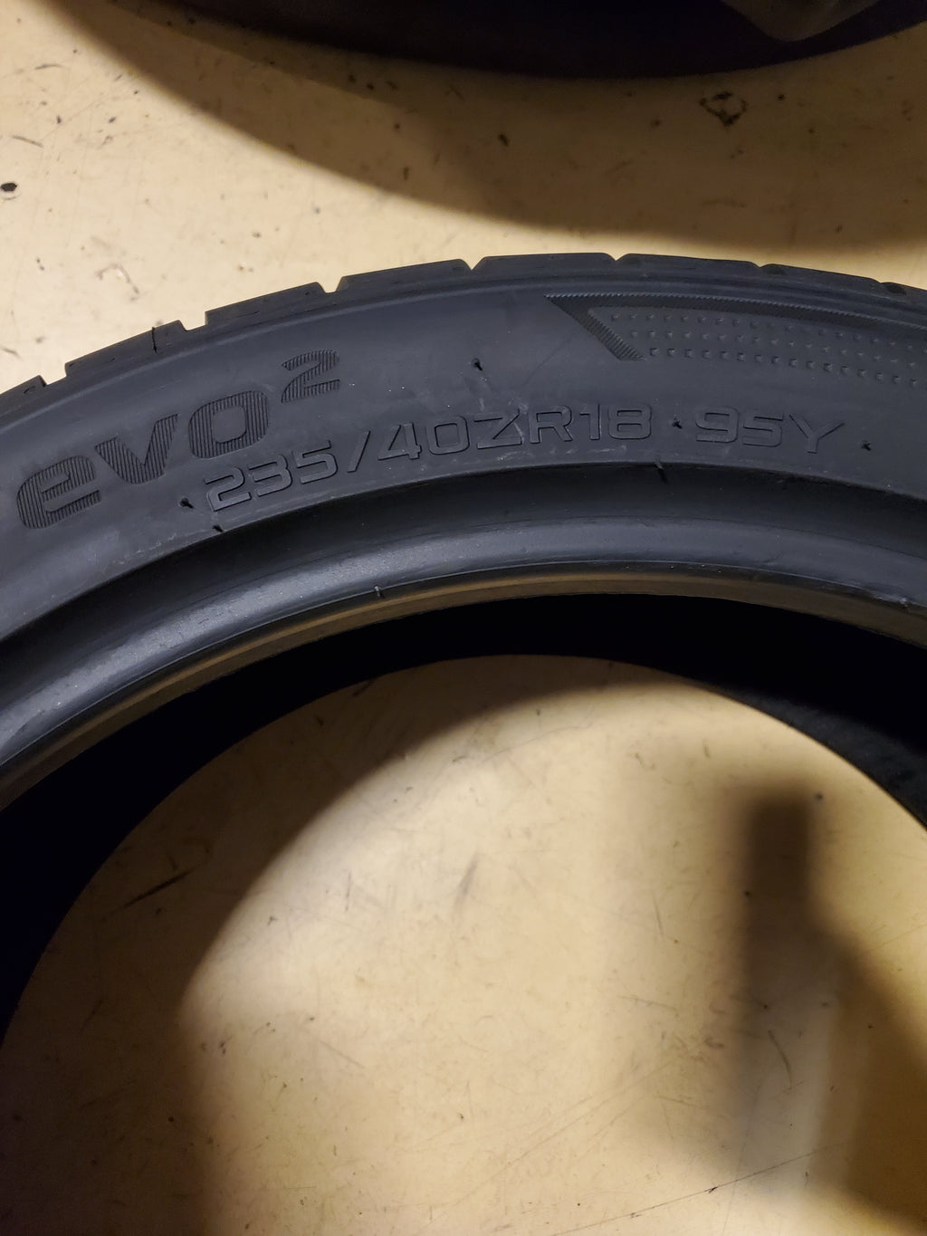 NOS HANKOOK VENTUS V12 EVO2 K120 BSW P 235 40 18 95Y XL UHP TIRE 1015416