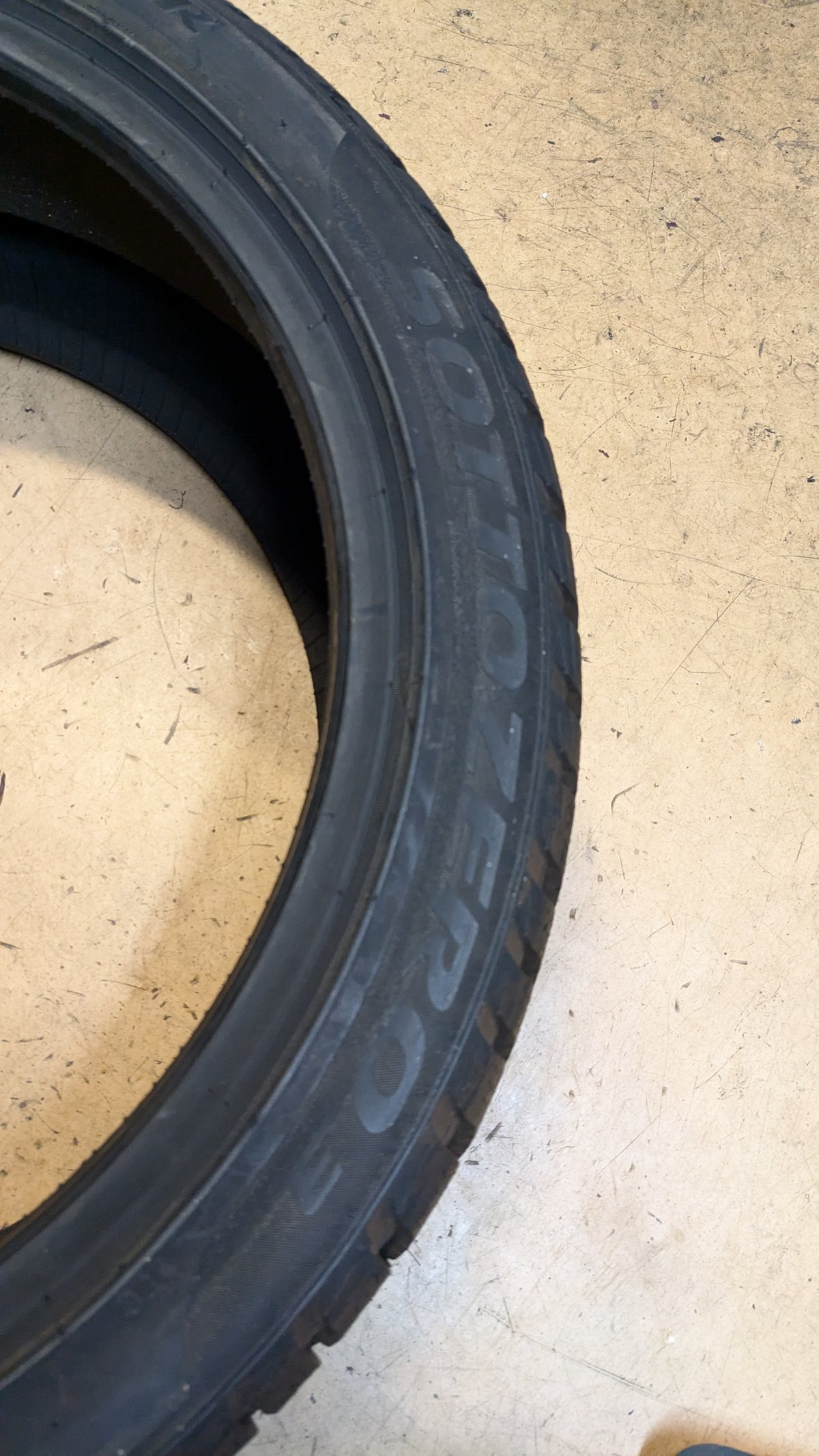 PIRELLI SOTTOZERO 3 BSW P 235 40 19 96V WINTER TIRE 2742600