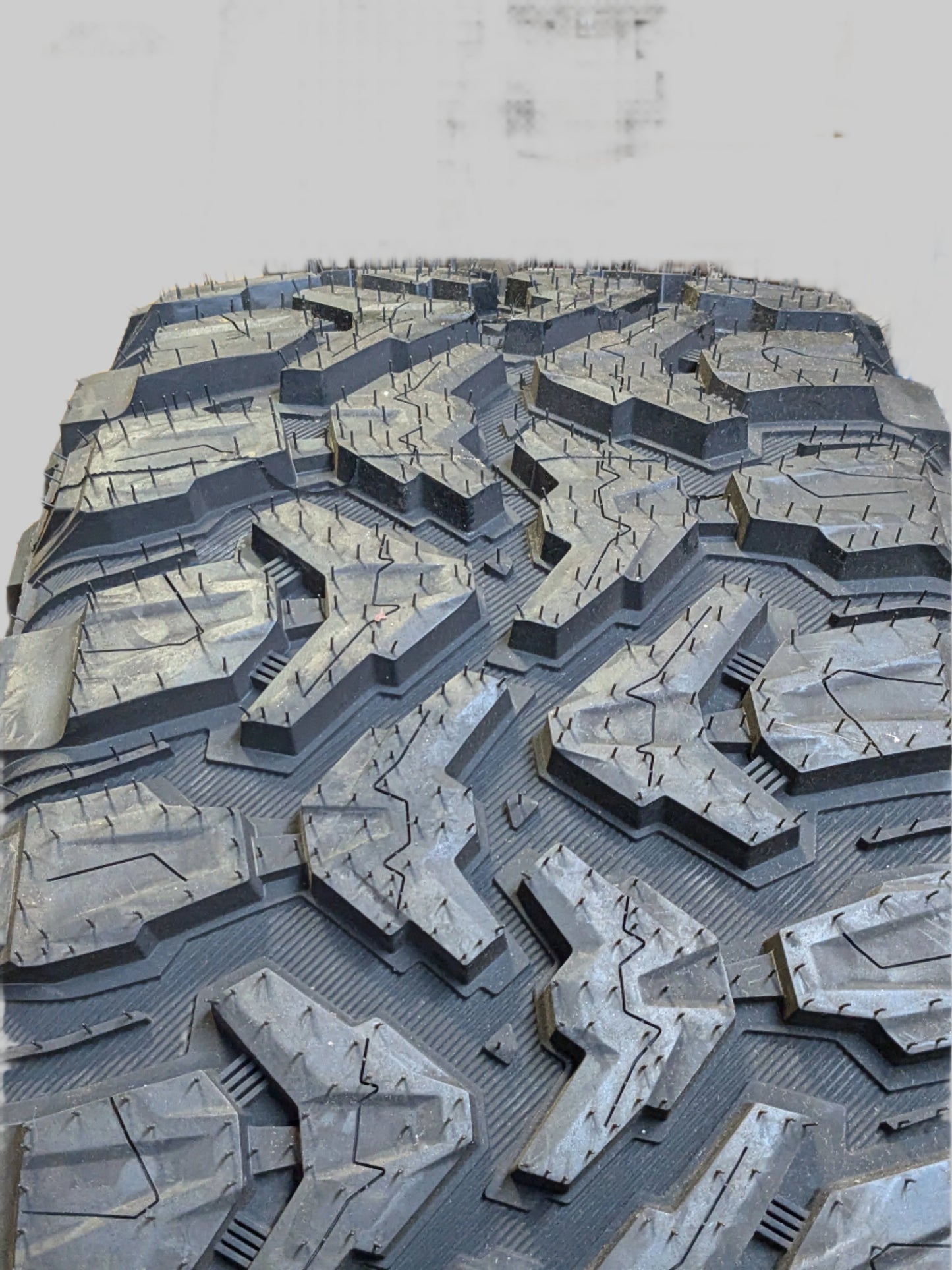 RADAR RENEGADE X LT 33 12.5 20 114Q LRE 10PLY MUD TERRAIN TIRE RACSTH0043
